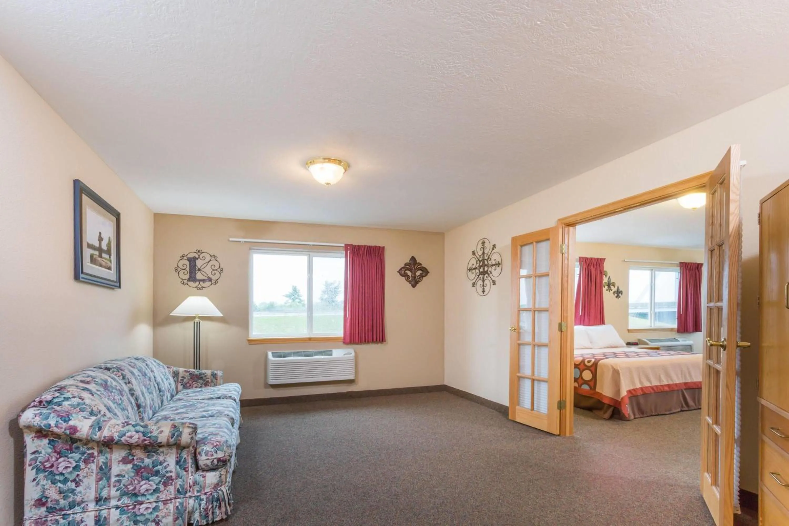 Photo of the whole room, Bed in Super 8 by Wyndham Gallipolis Pt Pleasant Area