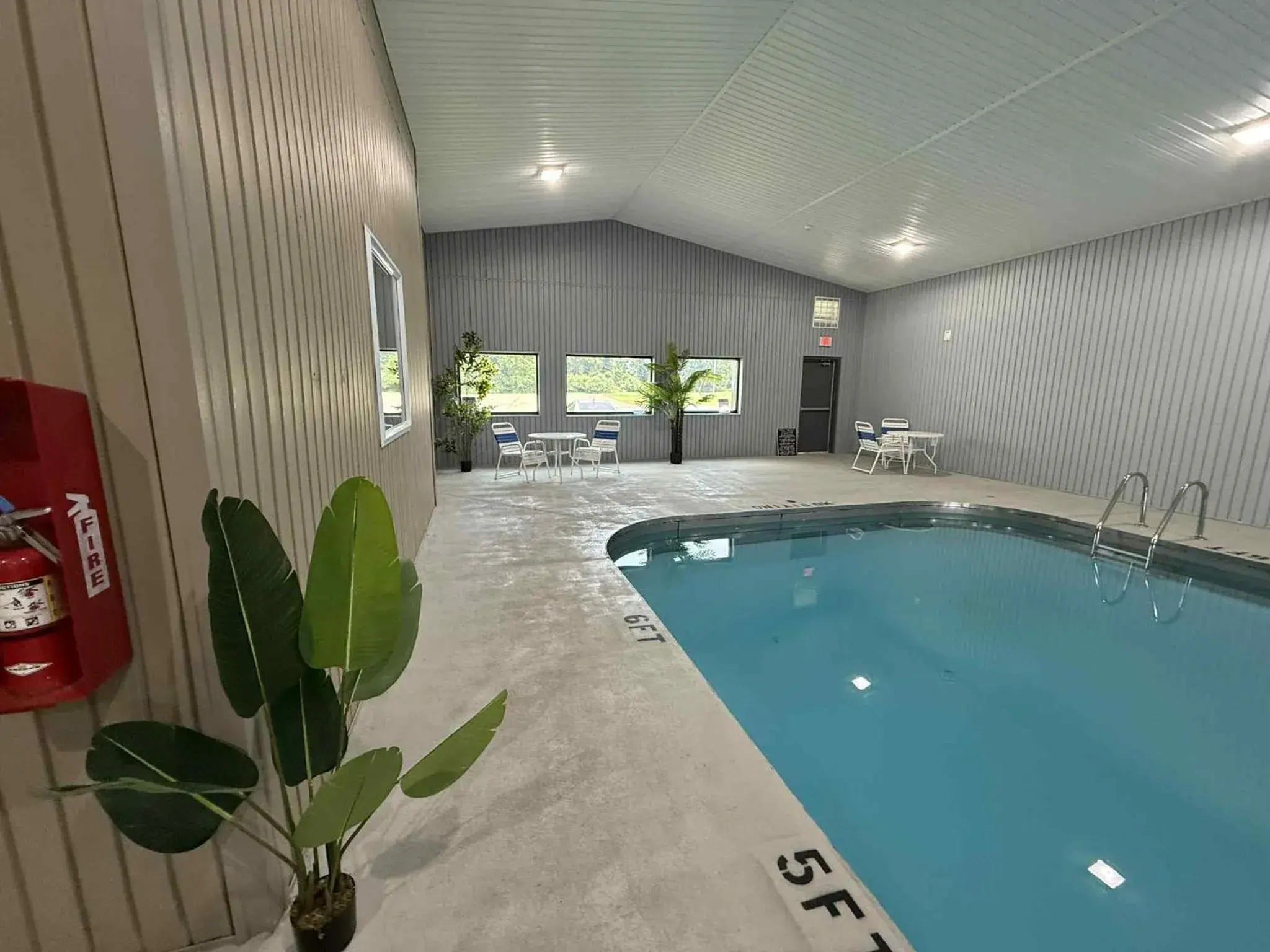 Swimming pool in Super 8 by Wyndham Gallipolis Pt Pleasant Area Swimming pool in Super 8 by Wyndham Gallipolis Pt Pleasant Area