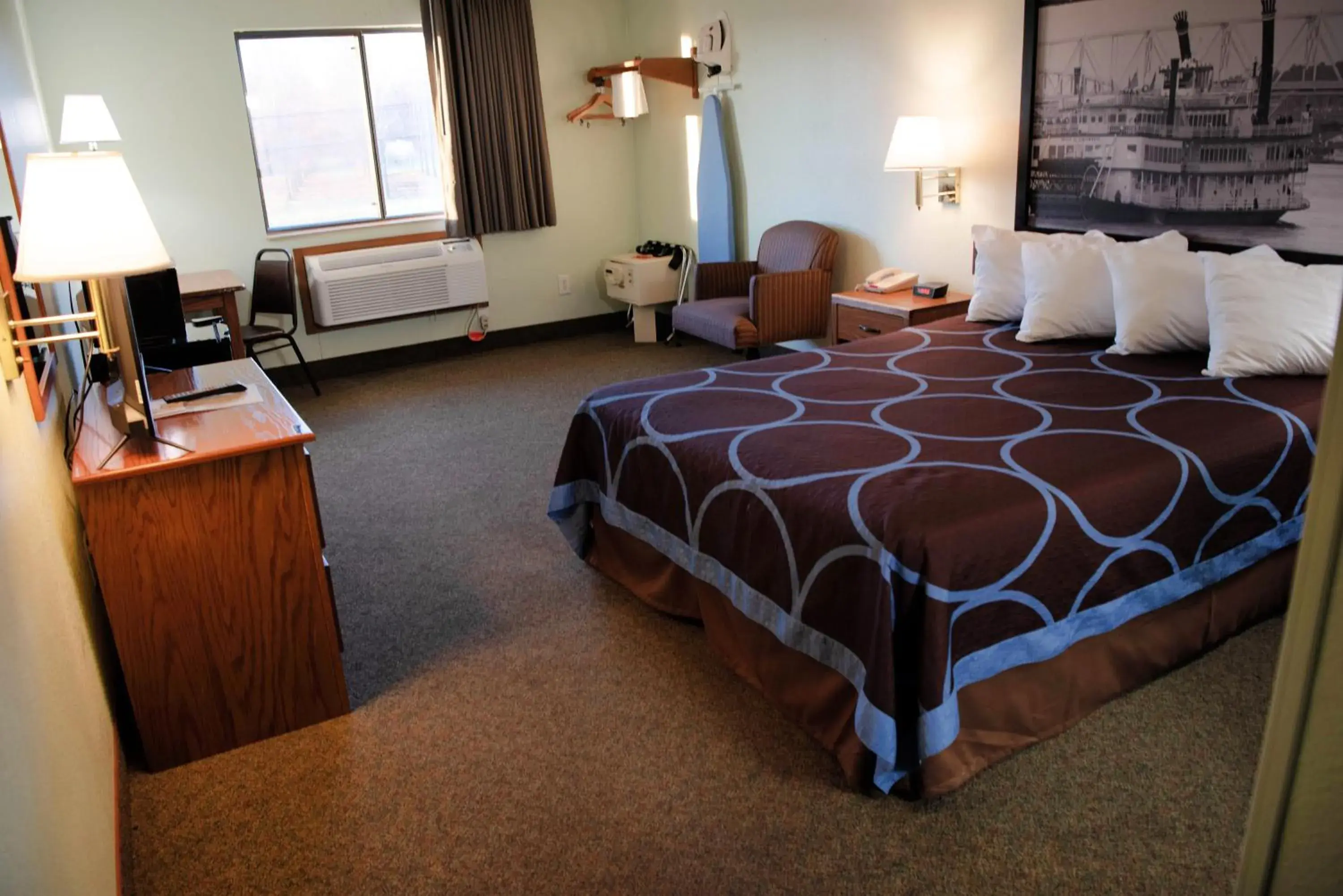 Queen Room - Smoking in Super 8 by Wyndham Gallipolis Pt Pleasant Area Queen Room - Smoking in Super 8 by Wyndham Gallipolis Pt Pleasant Area