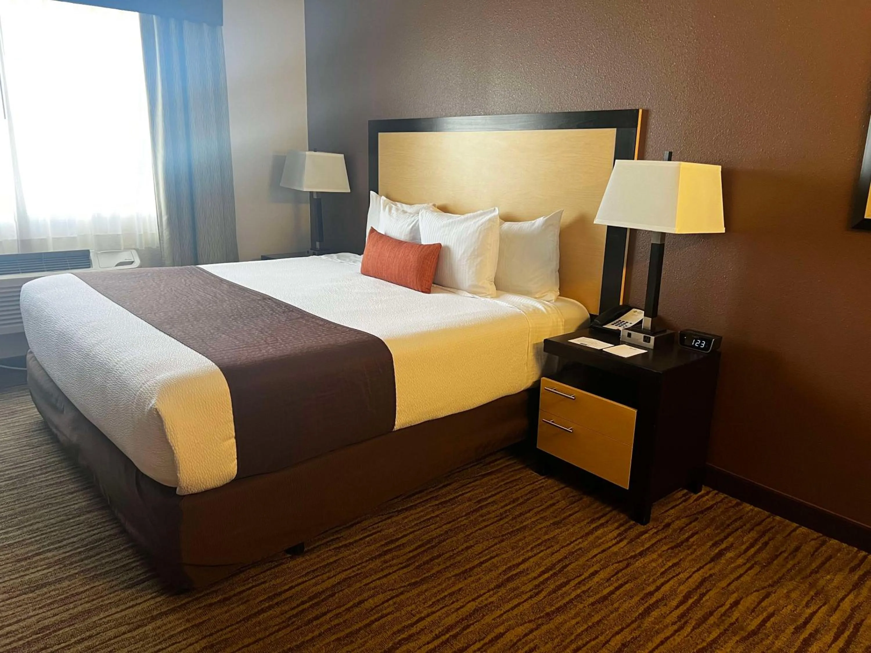 Bedroom, Bed in Best Western Plus Landmark Hotel