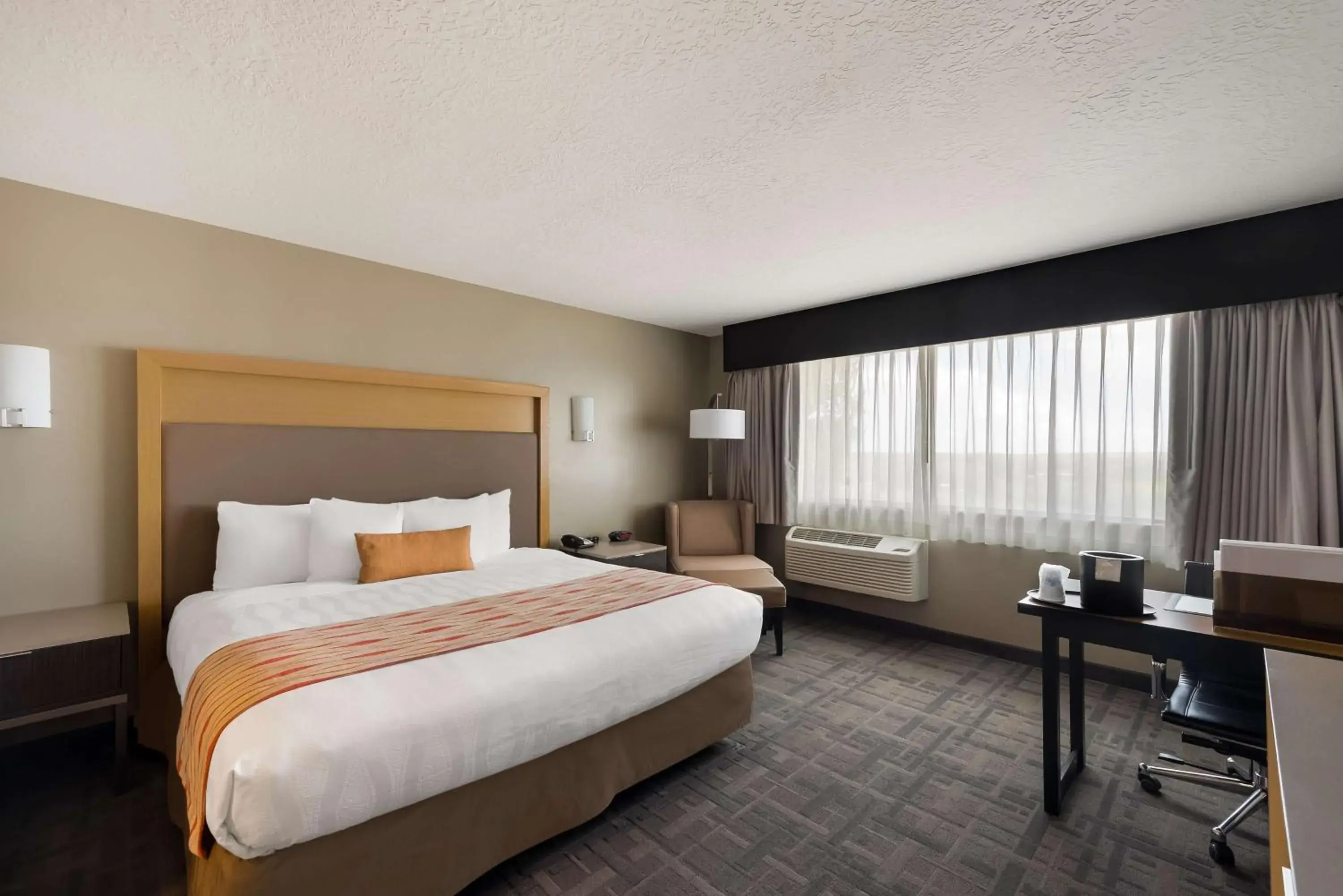 Bedroom, Bed in Best Western Plus Landmark Hotel Bedroom, Bed in Best Western Plus Landmark Hotel