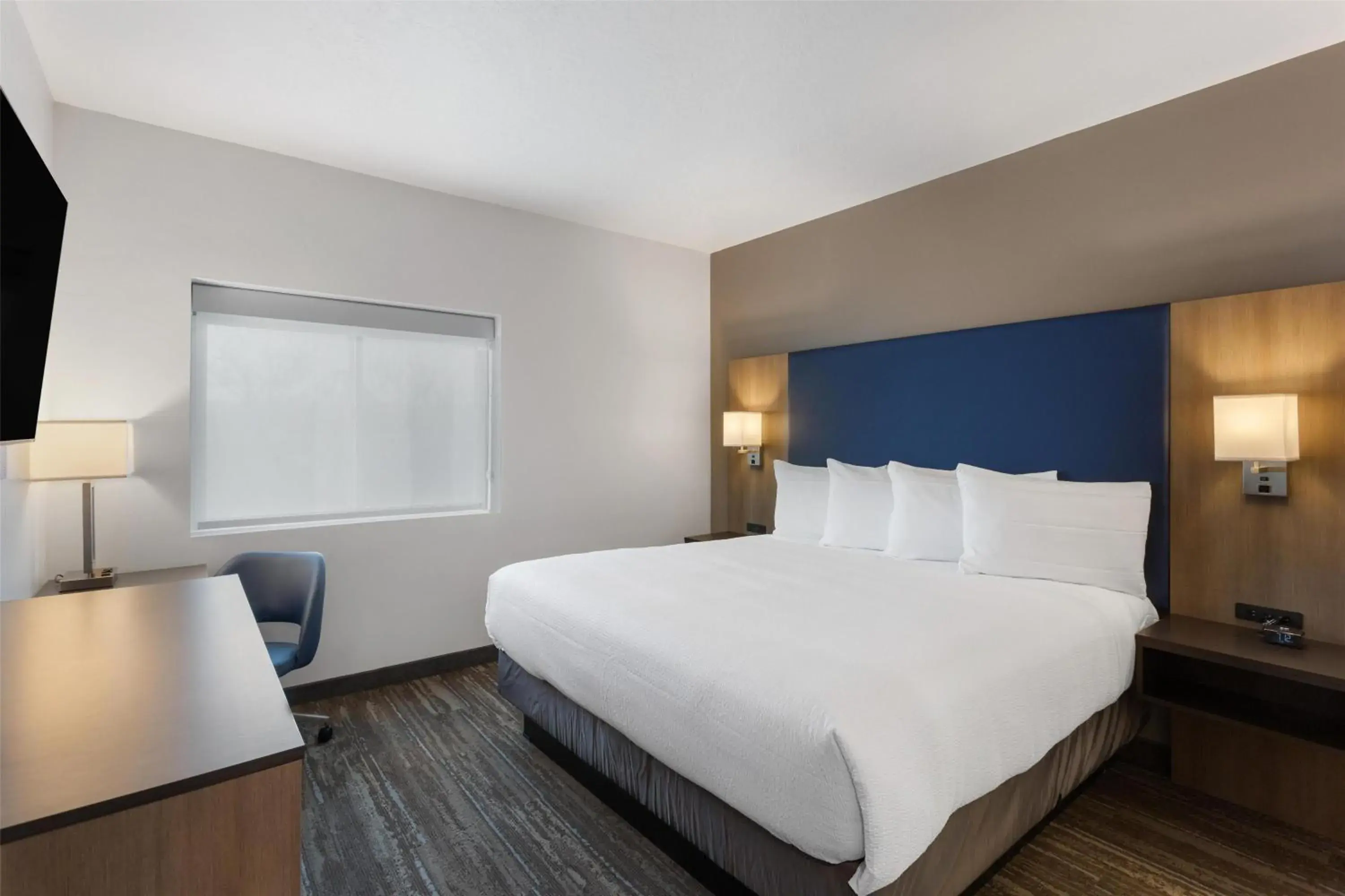 Photo of the whole room, Bed in Best Western Plus Landmark Hotel Photo of the whole room, Bed in Best Western Plus Landmark Hotel