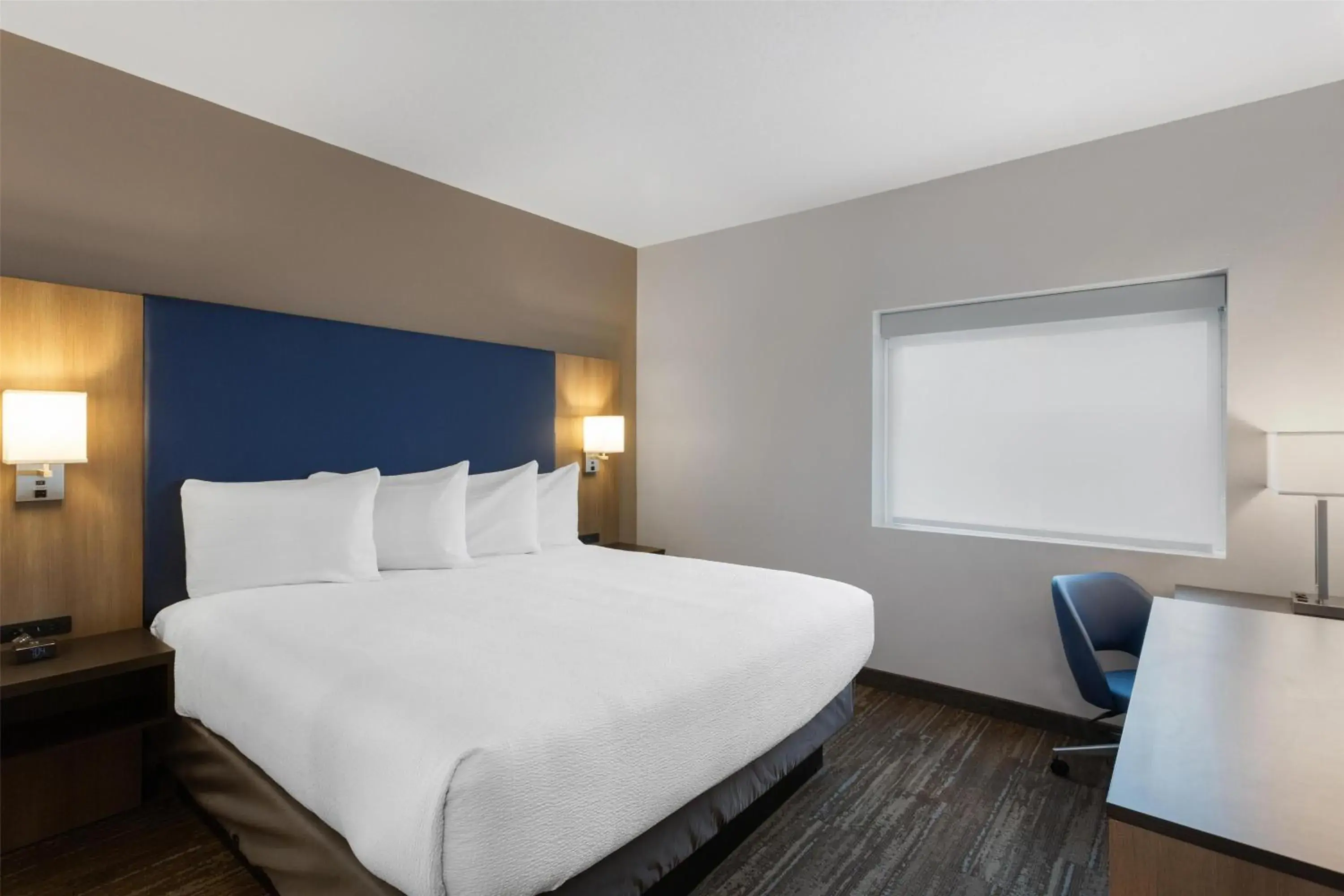 Photo of the whole room, Bed in Best Western Plus Landmark Hotel Photo of the whole room, Bed in Best Western Plus Landmark Hotel