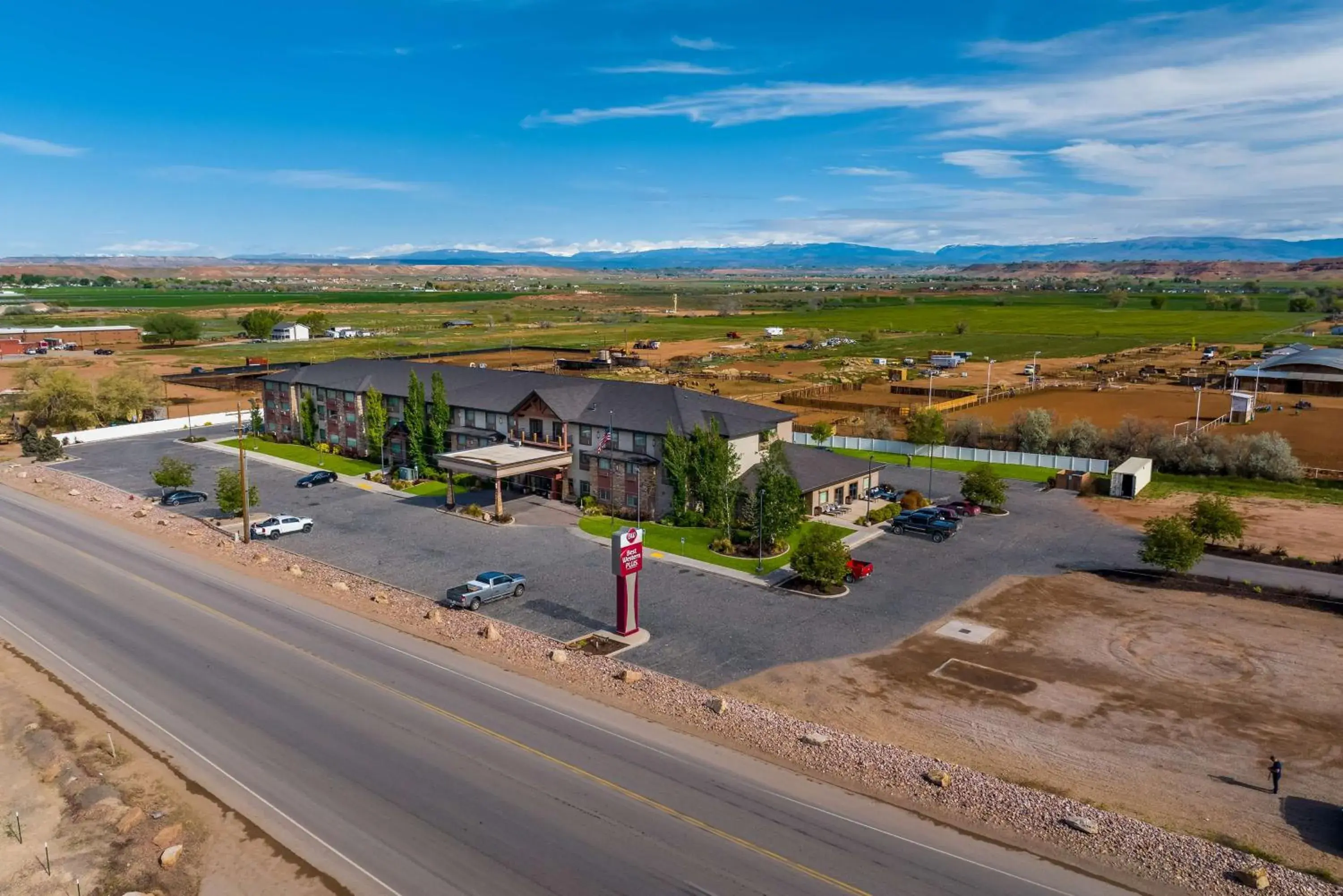 Property building in Best Western Plus Landmark Hotel Property building in Best Western Plus Landmark Hotel