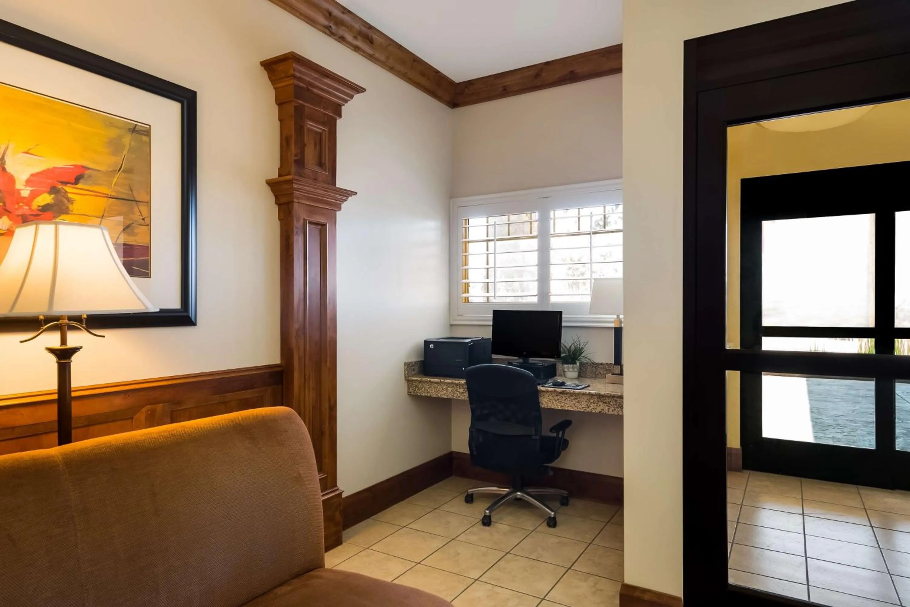 On-site shops in Best Western Plus Landmark Hotel