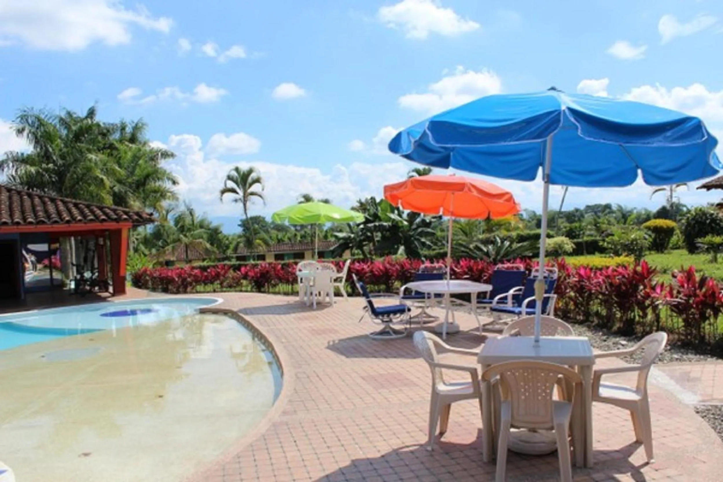 Swimming pool in Hotel Campestre Los Tucanes