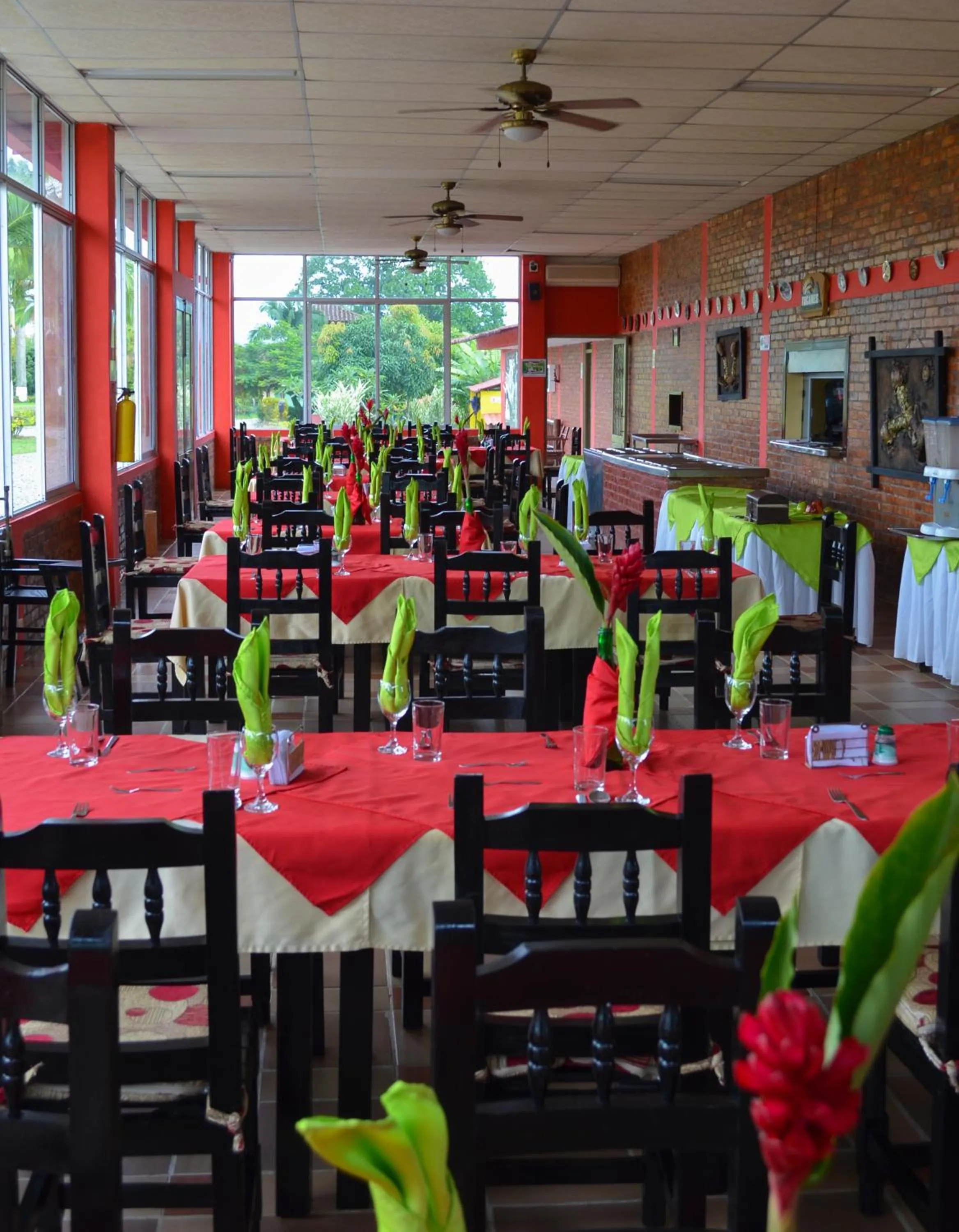 Restaurant/places to eat in Hotel Campestre Los Tucanes