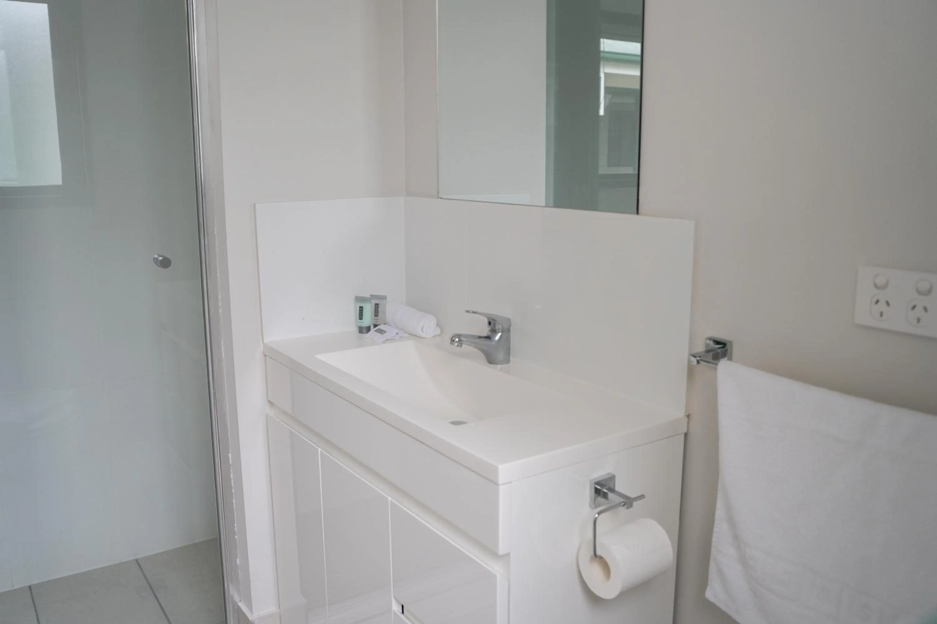 Bathroom in Wallaby Hotel