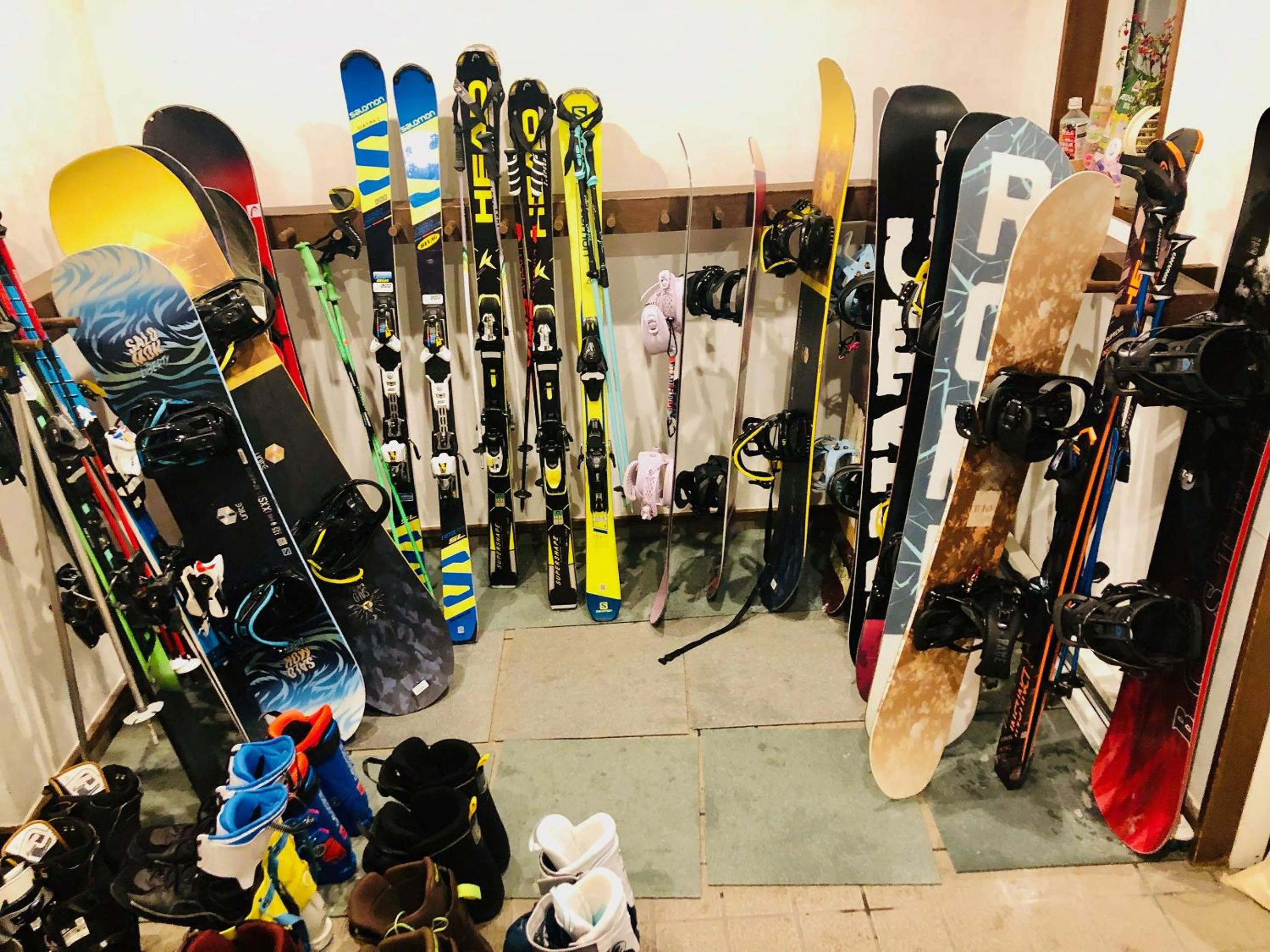 Skiing in Appi Arts Color