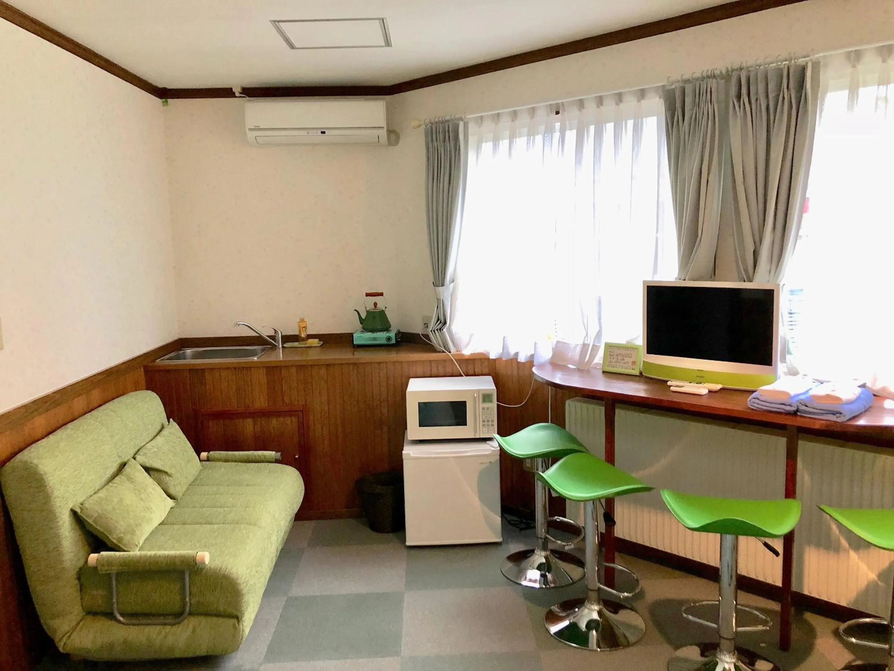 Photo of the whole room in Appi Arts Color