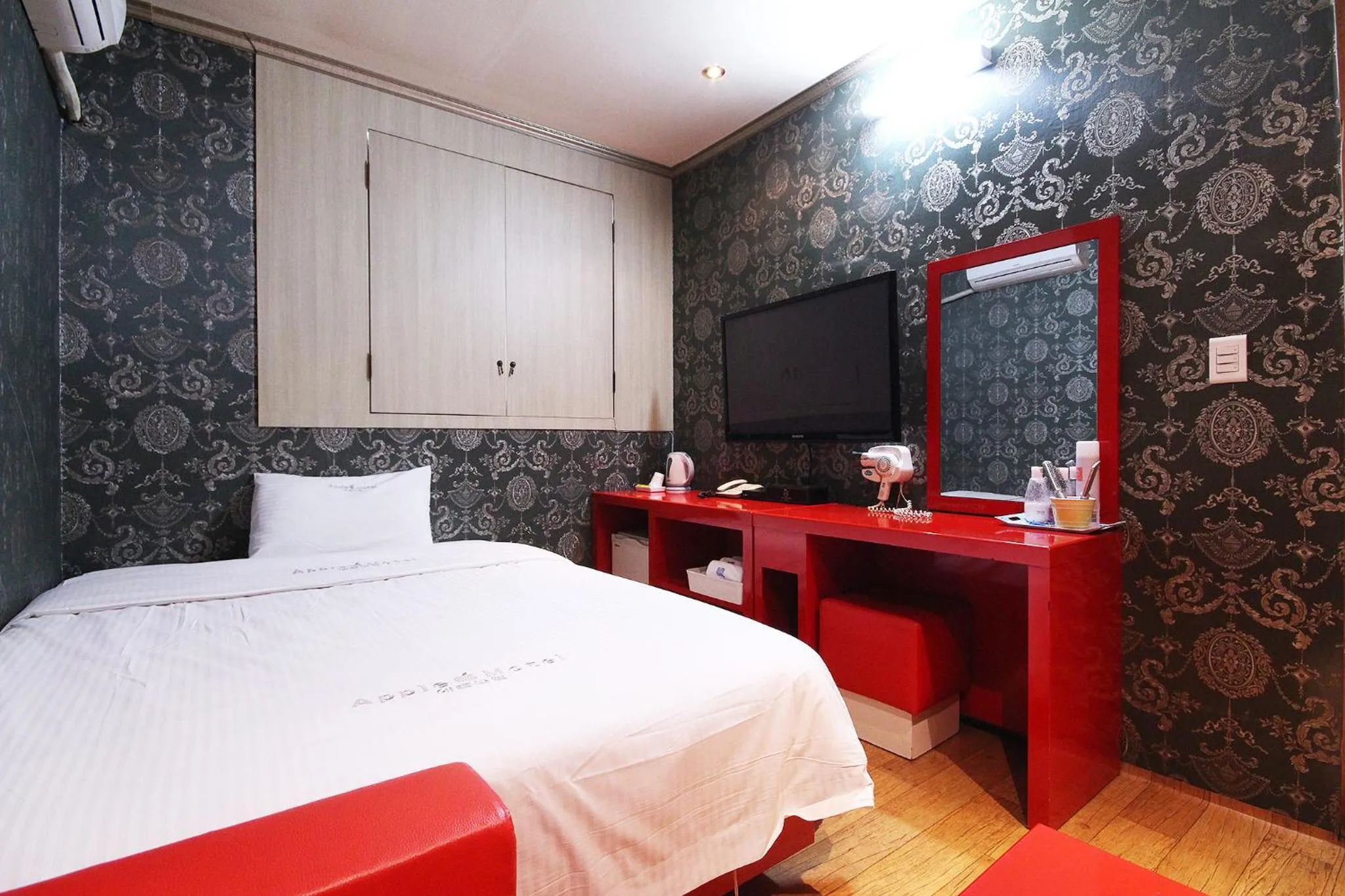 TV and multimedia, TV/Entertainment Center in Apple House Mini Hotel