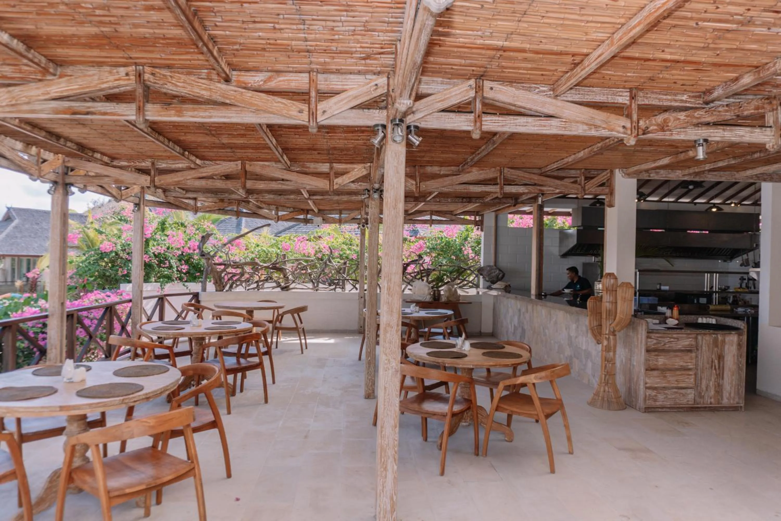 Restaurant/places to eat in Eliana Resort And Spa