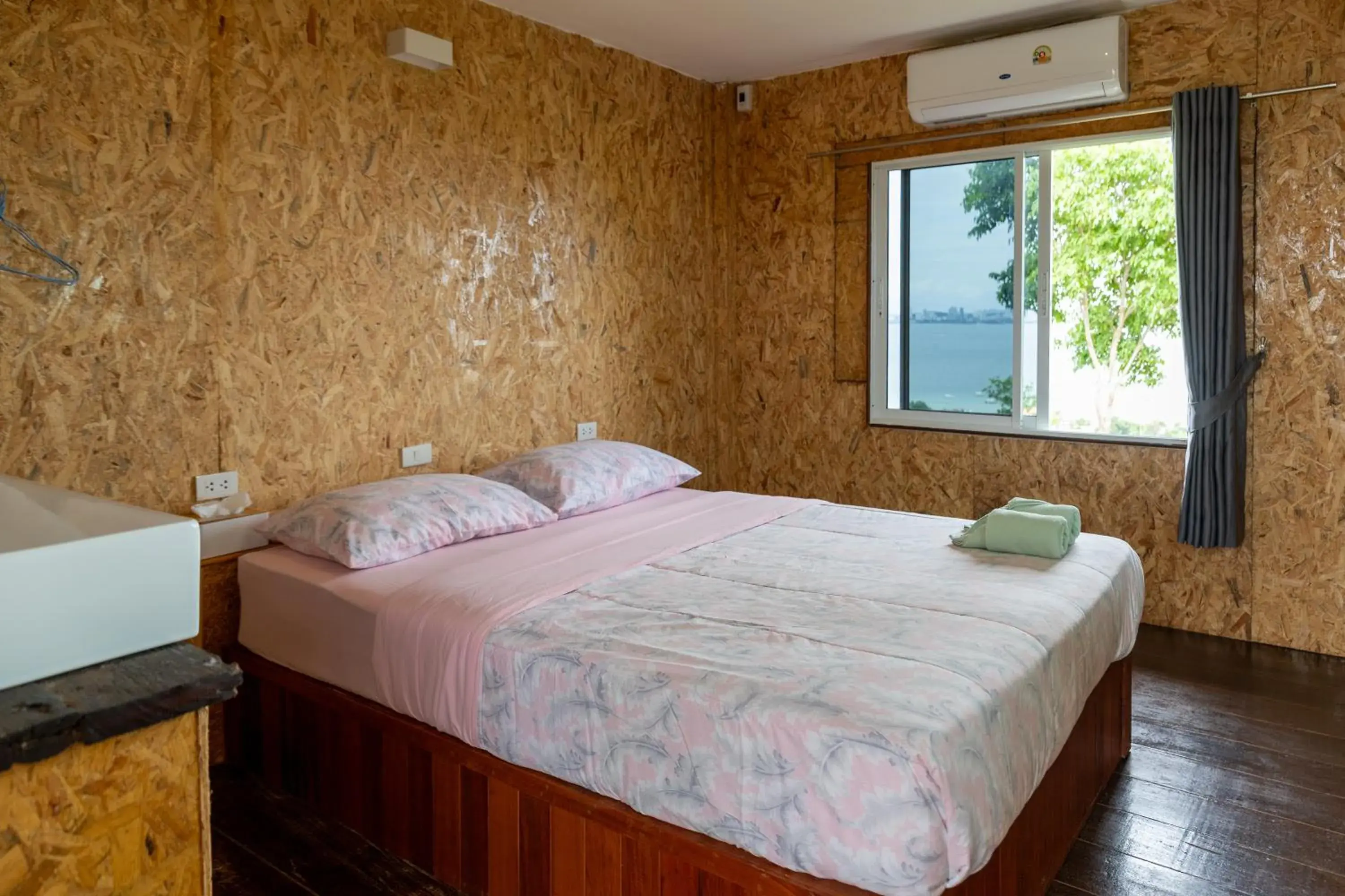 Bed in Parinya Hill Homestay & Cafe Koh Larn Bed in Parinya Hill Homestay & Cafe Koh Larn