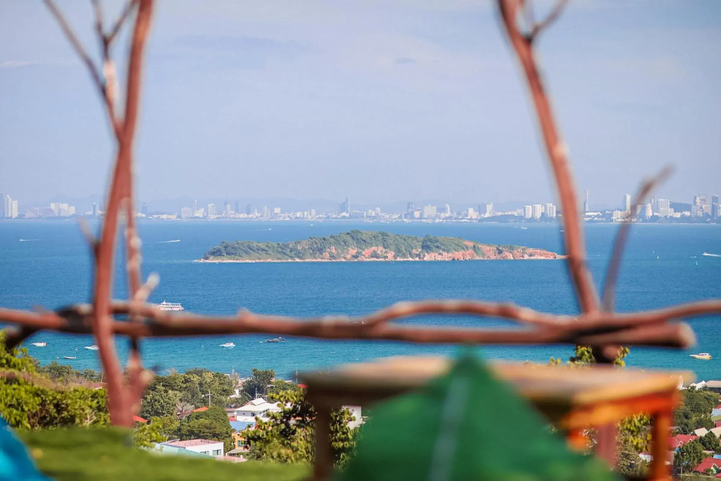 Inner courtyard view in Parinya Hill Homestay & Cafe Koh Larn Inner courtyard view in Parinya Hill Homestay & Cafe Koh Larn