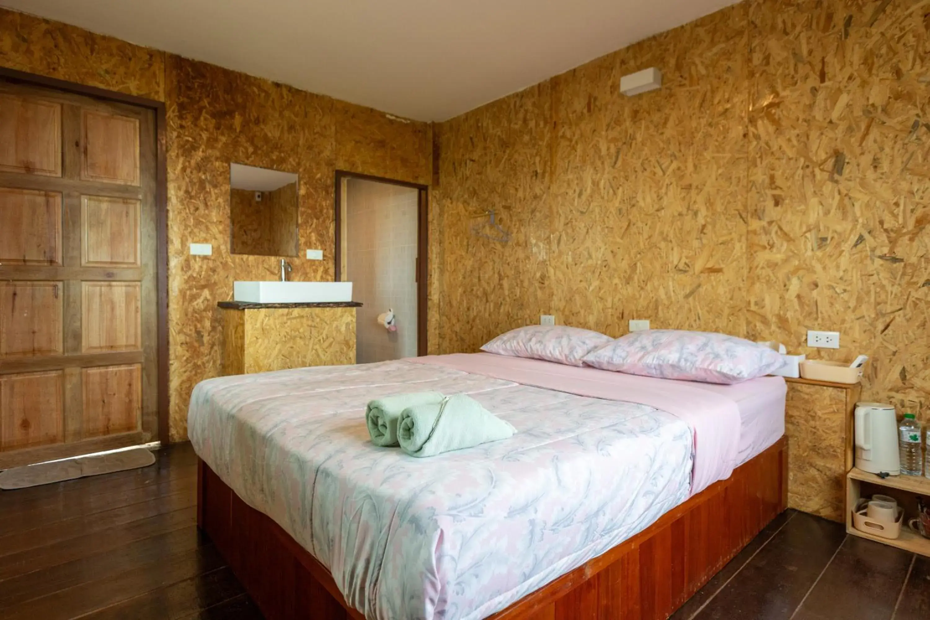 Bed in Parinya Hill Homestay & Cafe Koh Larn Bed in Parinya Hill Homestay & Cafe Koh Larn