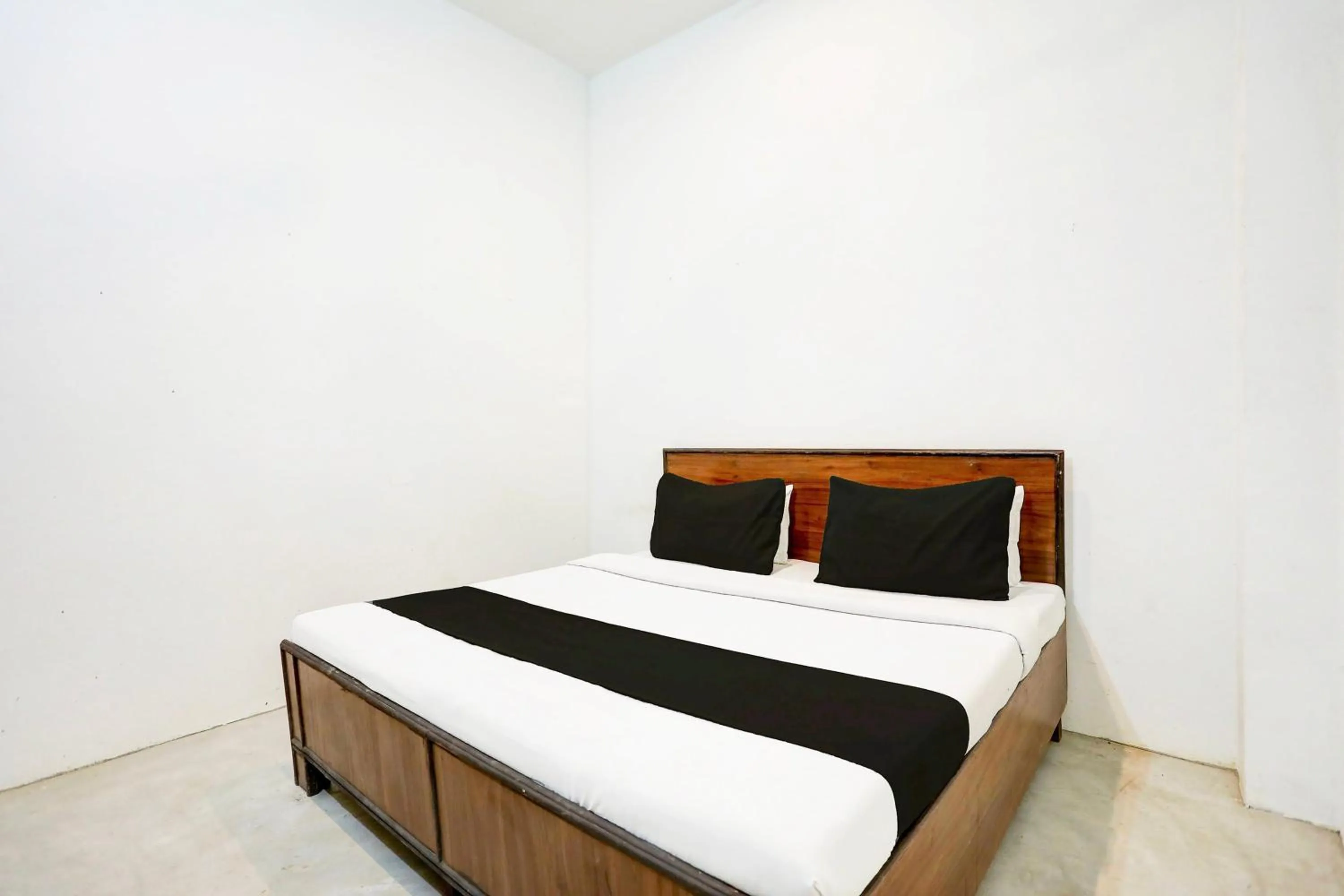 Bedroom in Hotel O D.K. PALACE HOTEL & ROOMS