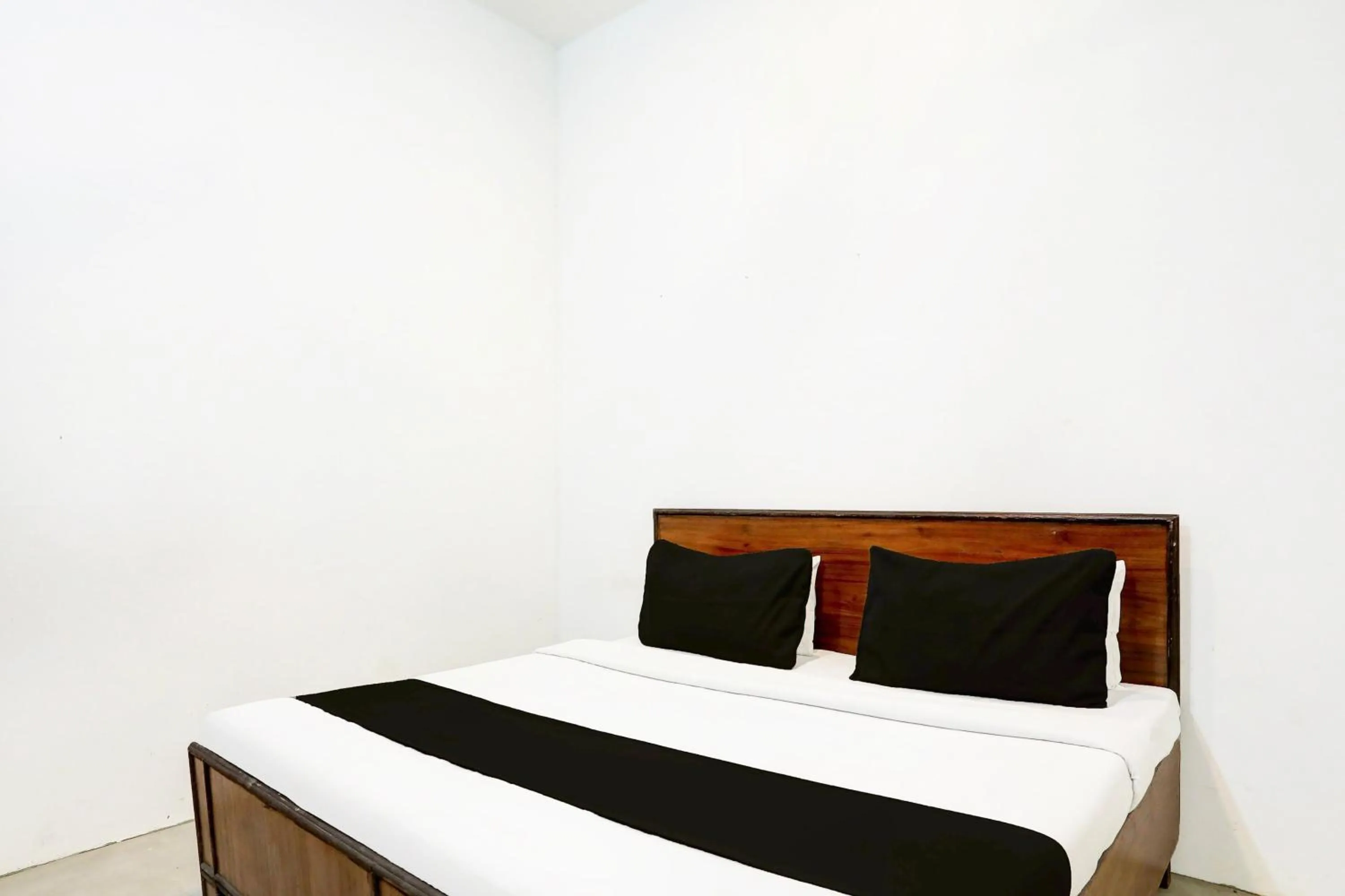 Bedroom in Hotel O D.K. PALACE HOTEL & ROOMS