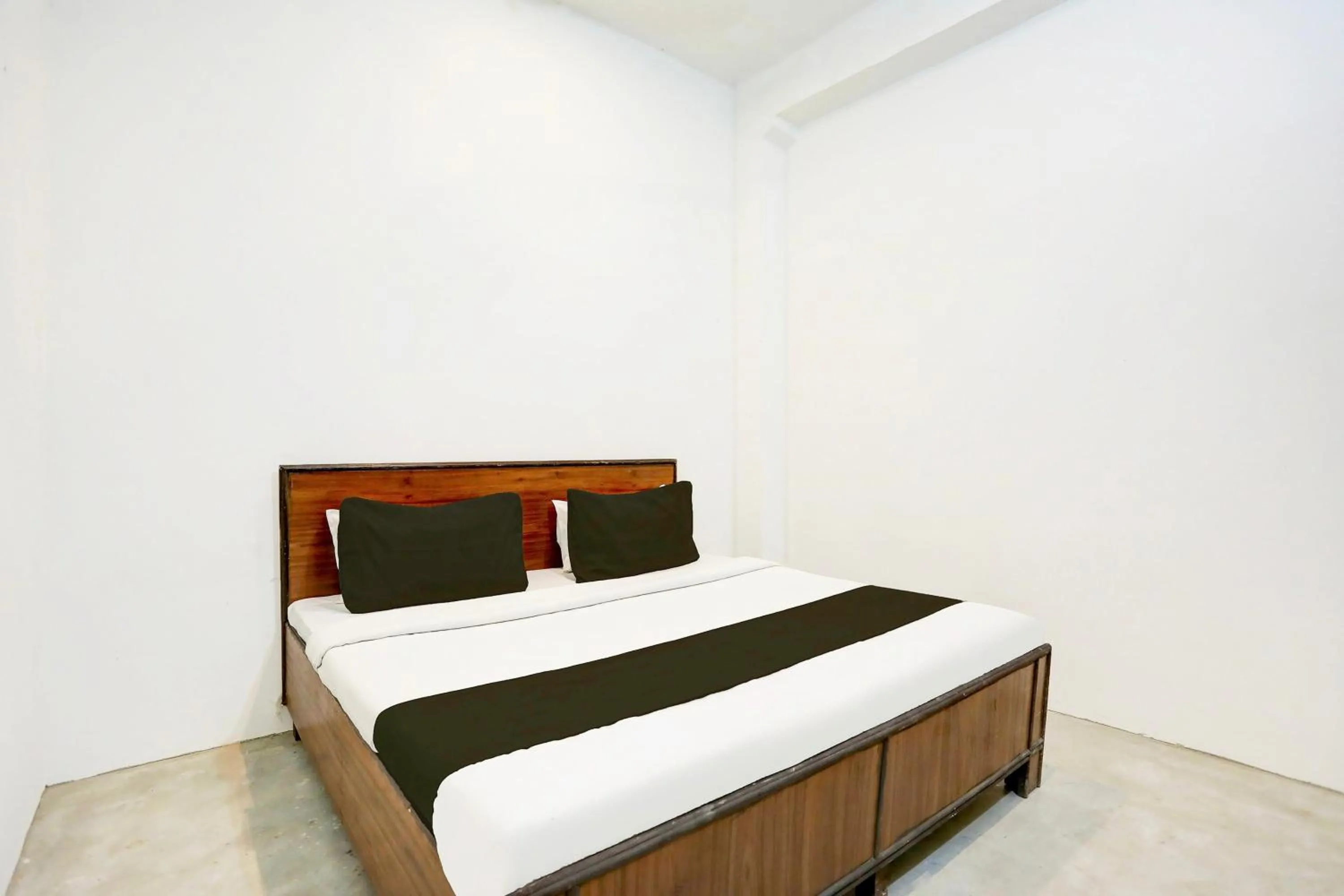 Bedroom in Hotel O D.K. PALACE HOTEL & ROOMS