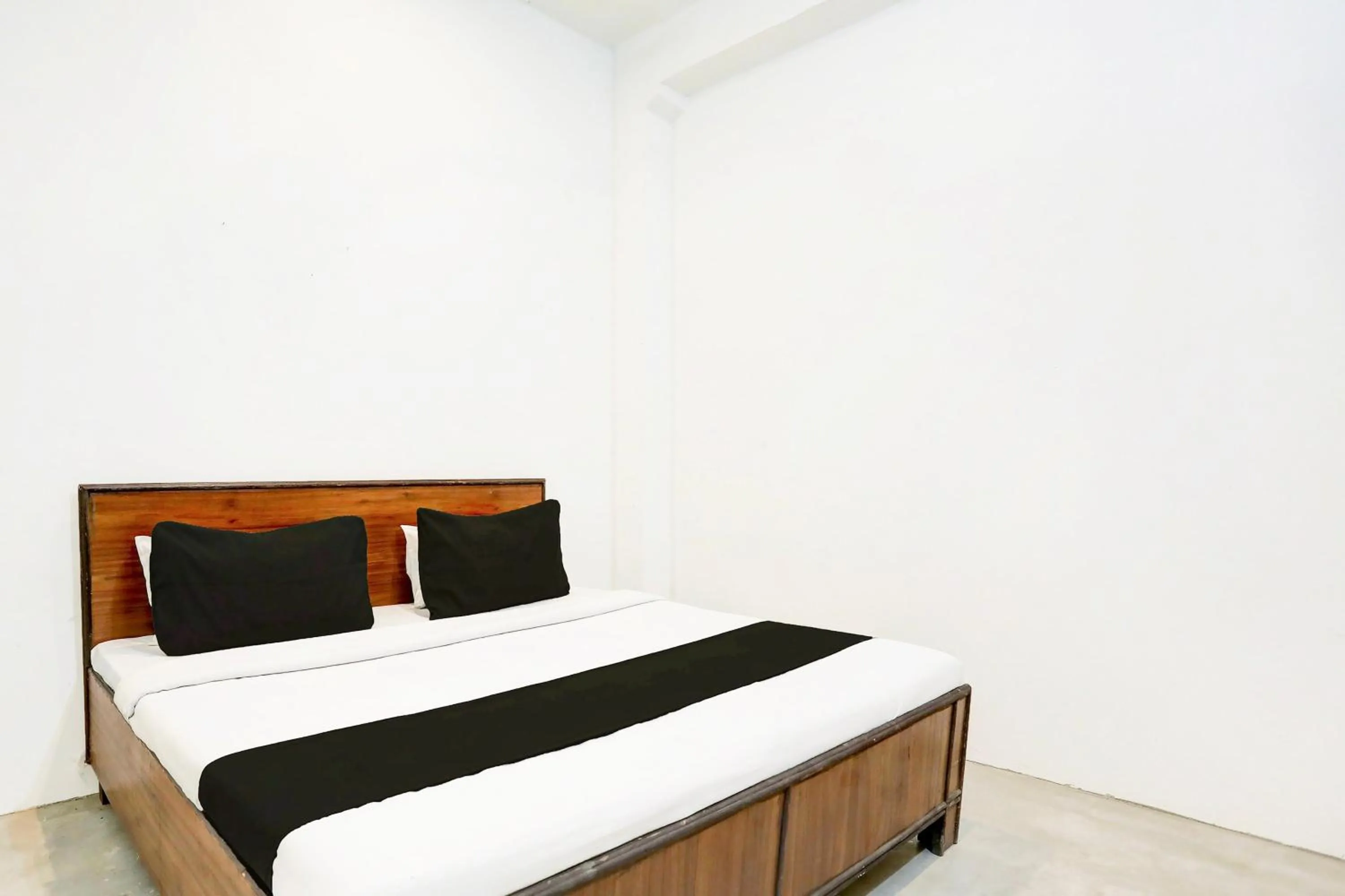 Bedroom in Hotel O D.K. PALACE HOTEL & ROOMS