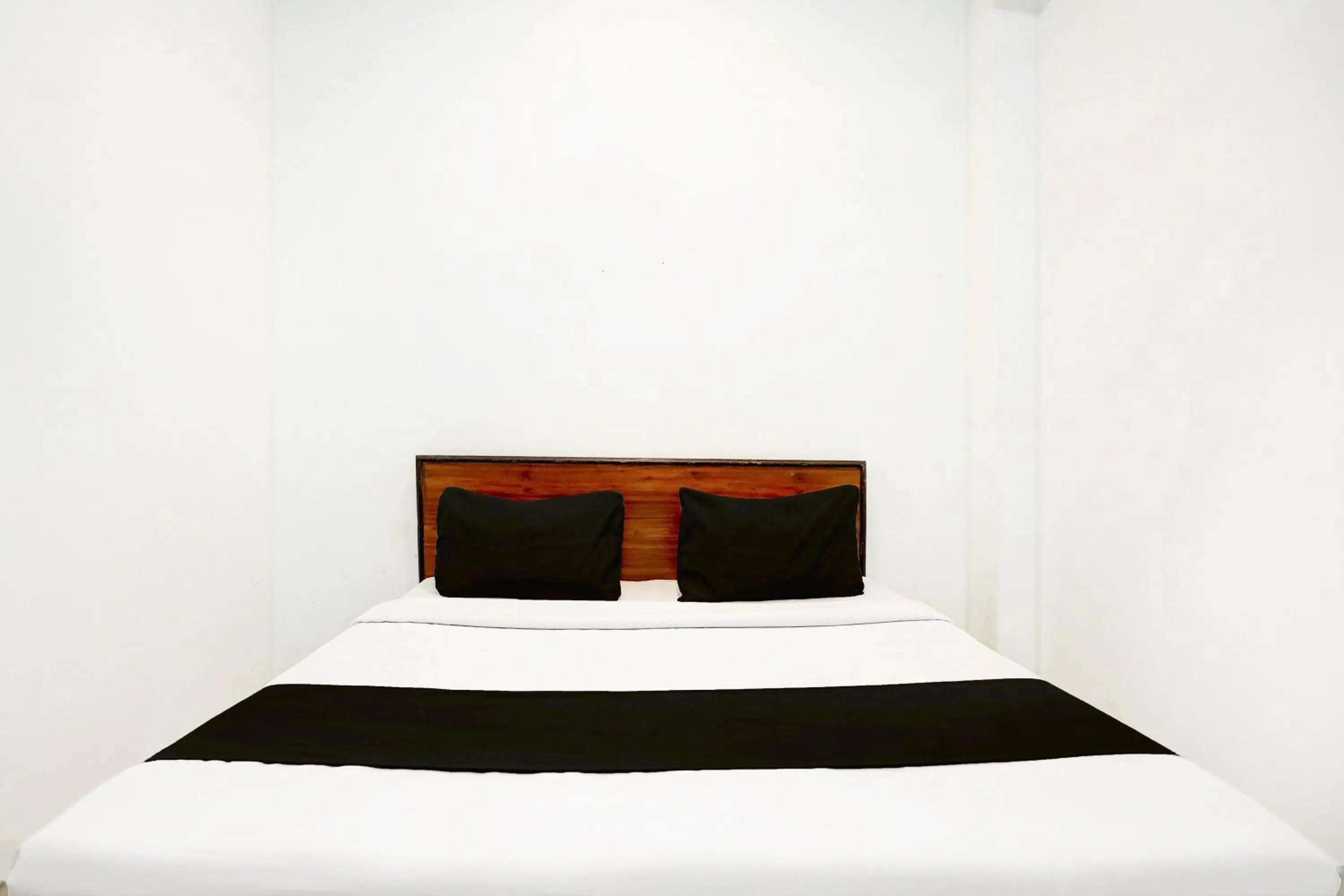 Bedroom in Hotel O D.K. PALACE HOTEL & ROOMS