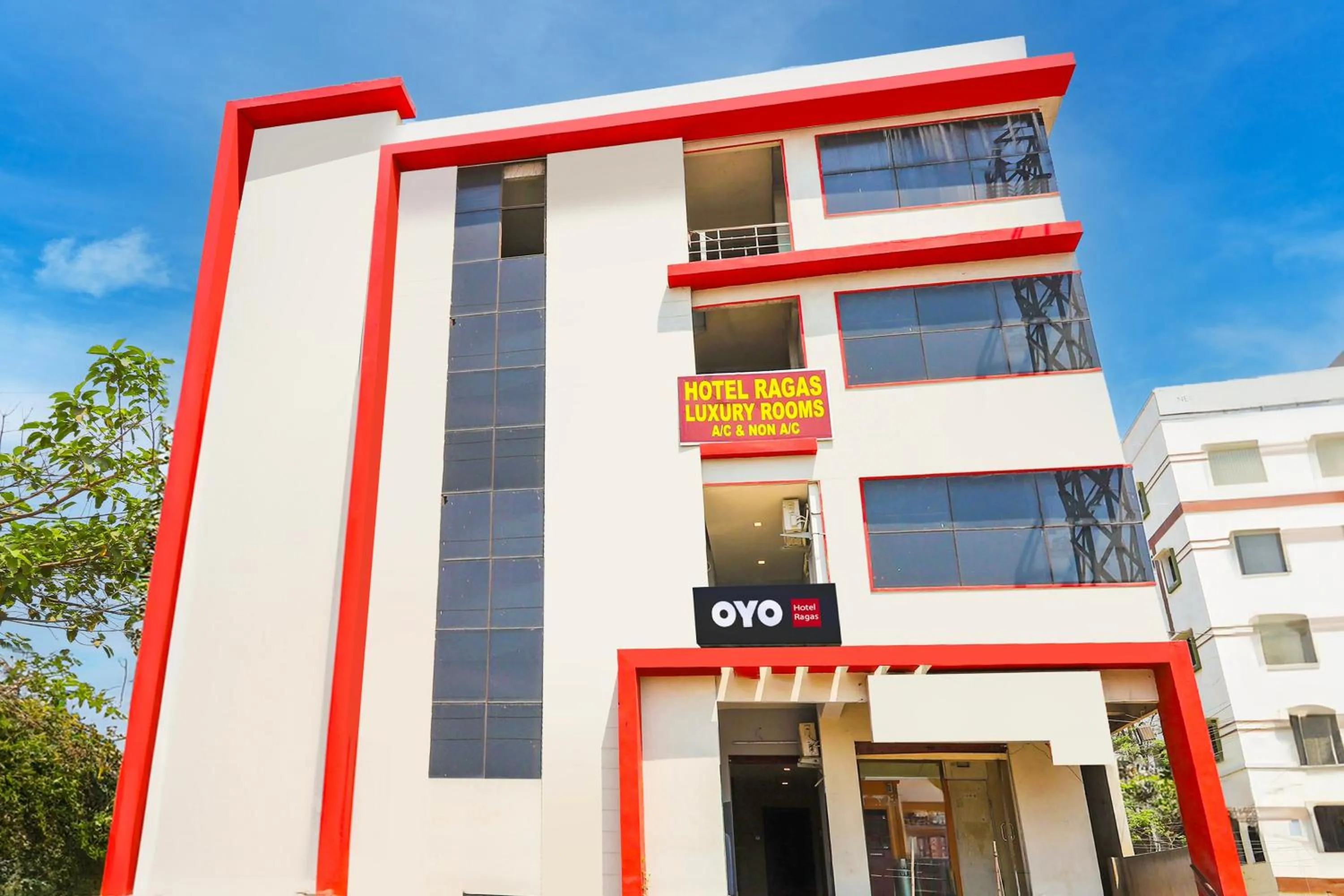 Facade/entrance in Hotel O Ragas