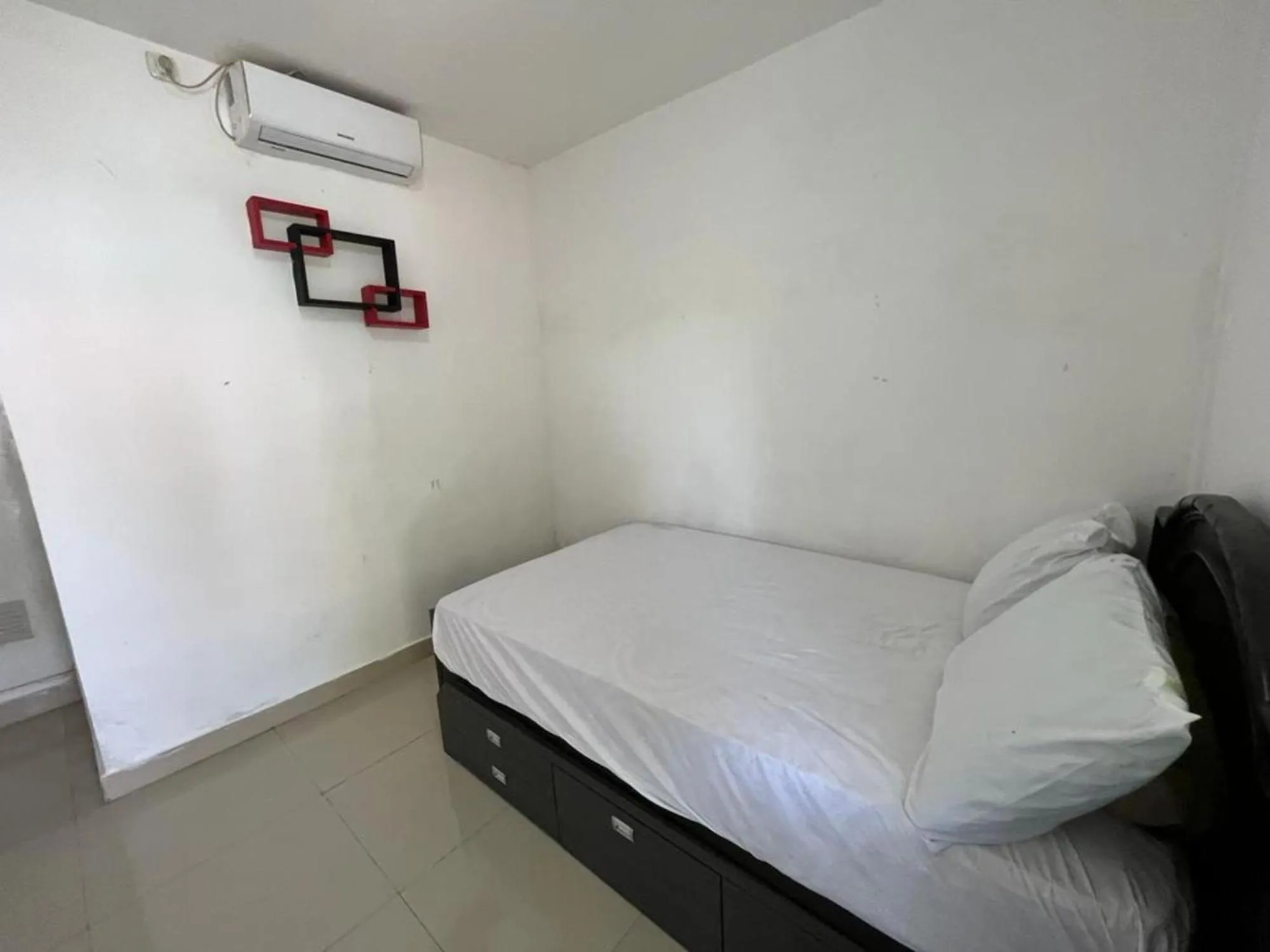 Bedroom, Bed in Hotel O Aero Kost Bu Lisa Syariah Near Pasar Tradisional Lawang