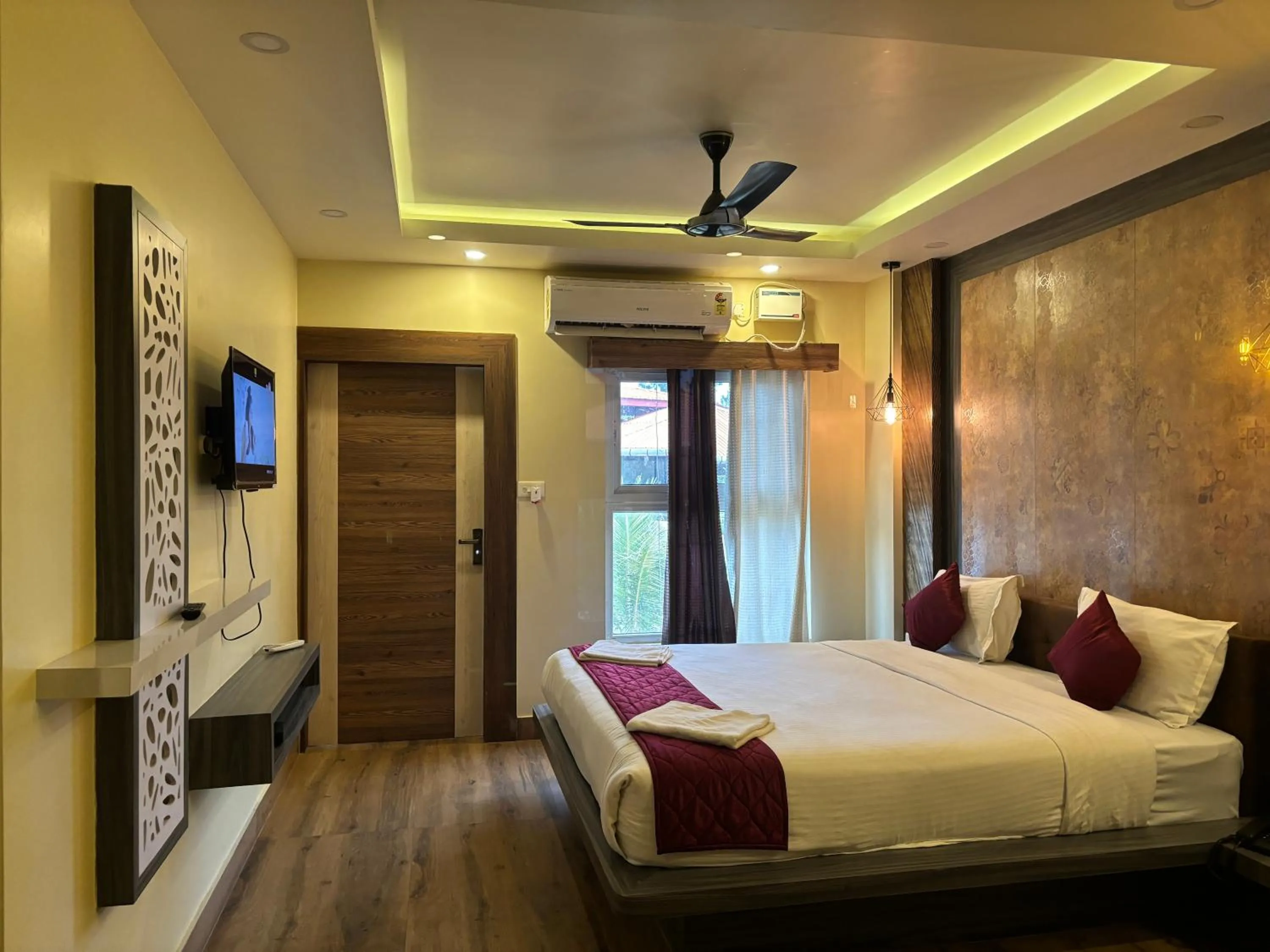 Communal lounge/ TV room, Bed in Hotel Bay Walk