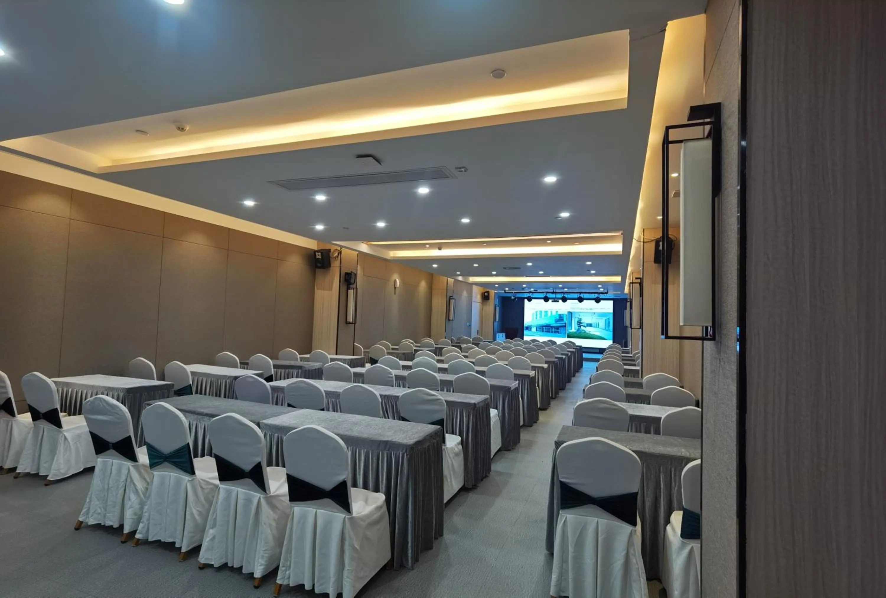 Meeting/conference room in Paco Hotel Guangzhou North Railway Station