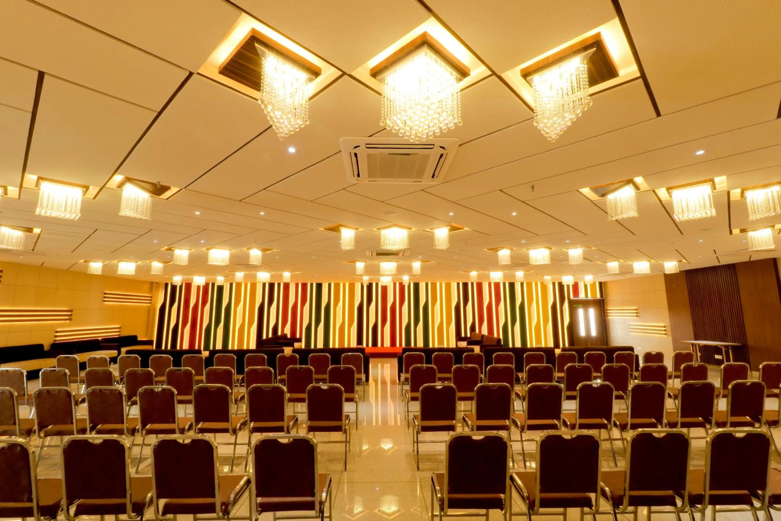Banquet/Function facilities in Hotel Grand Darshan Vadodara
