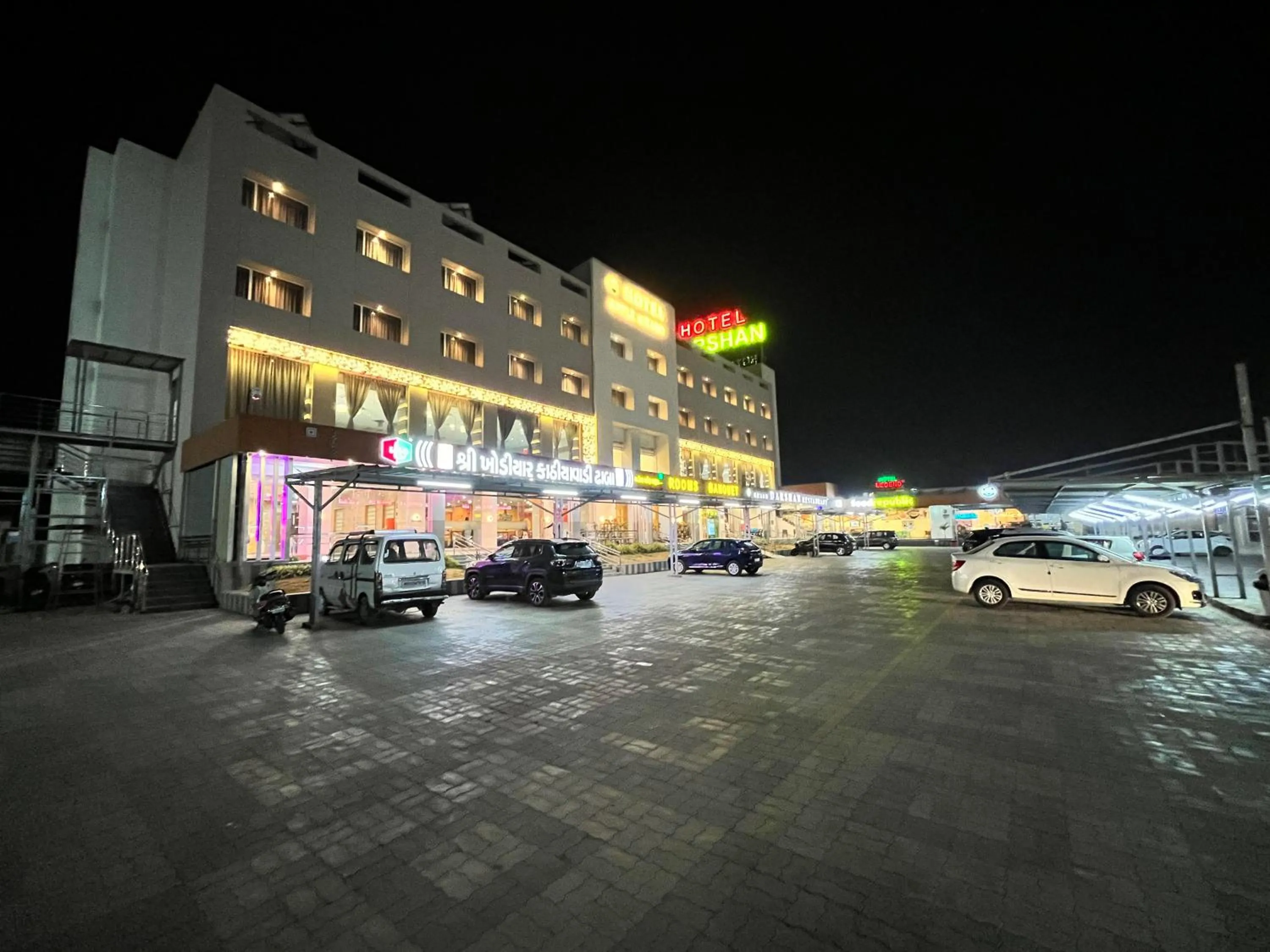 Parking in Hotel Grand Darshan Vadodara