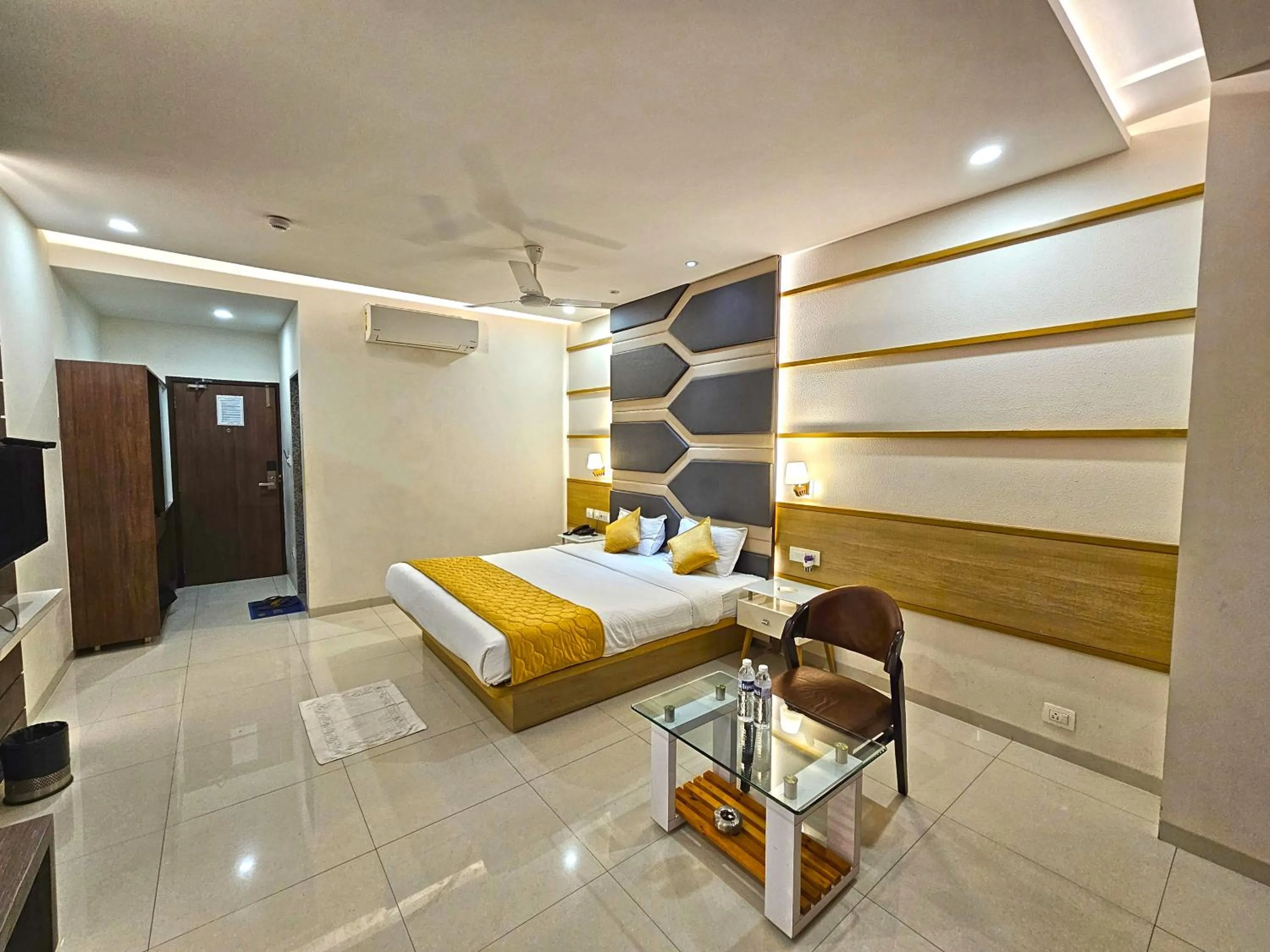 Photo of the whole room, Bed in Hotel Grand Darshan Vadodara