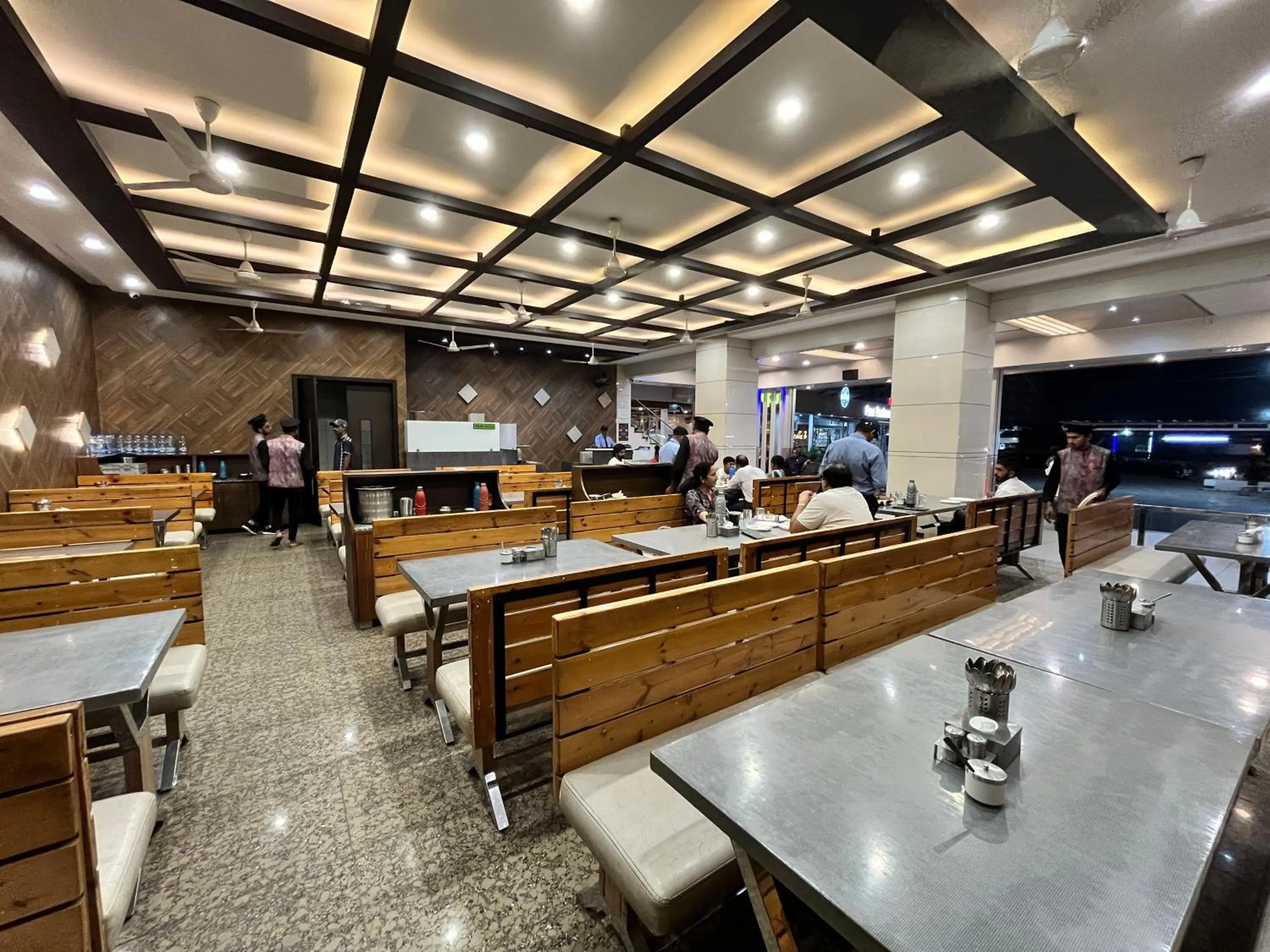 Restaurant/places to eat in Hotel Grand Darshan Vadodara