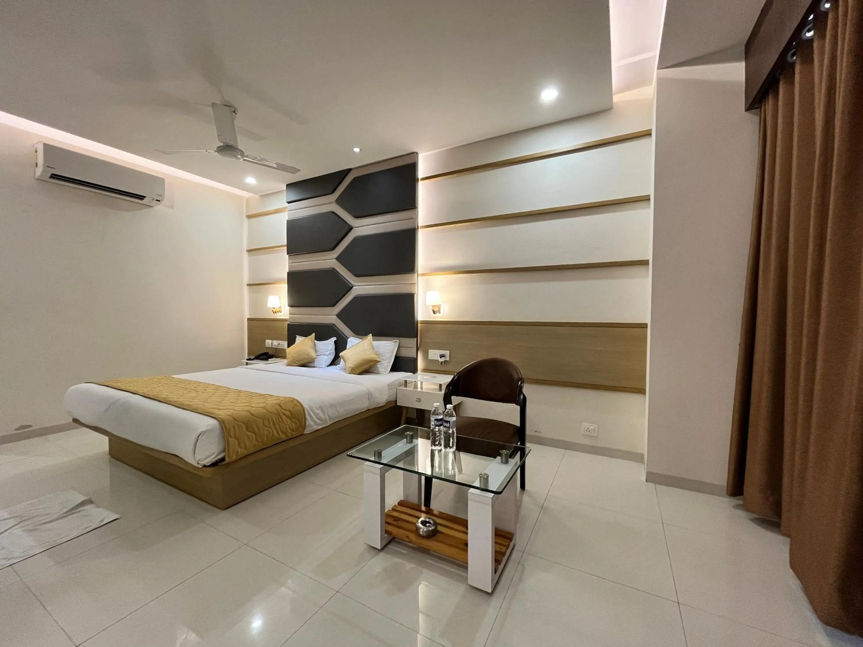 Photo of the whole room, Bed in Hotel Grand Darshan Vadodara
