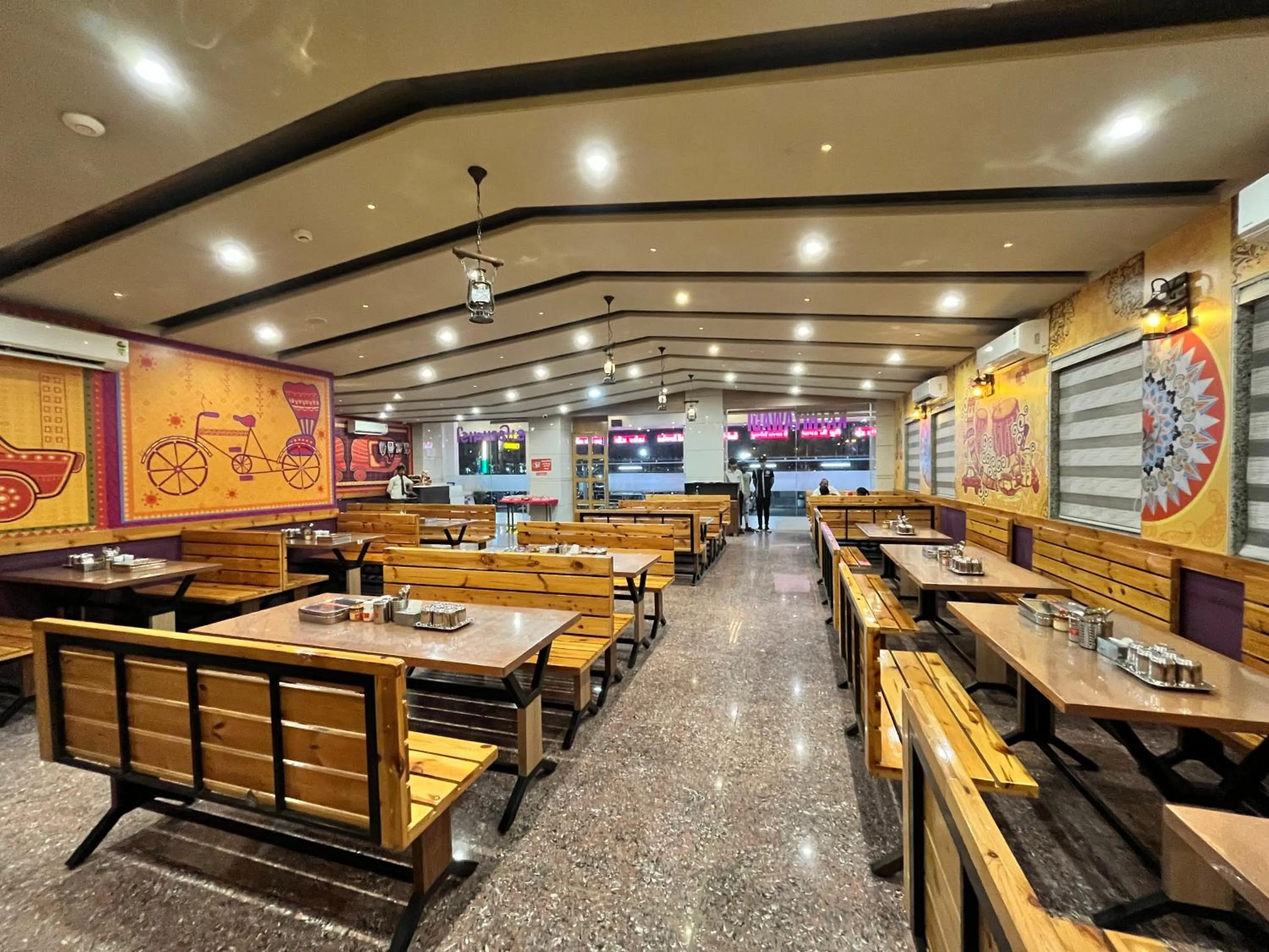 Restaurant/places to eat in Hotel Grand Darshan Vadodara