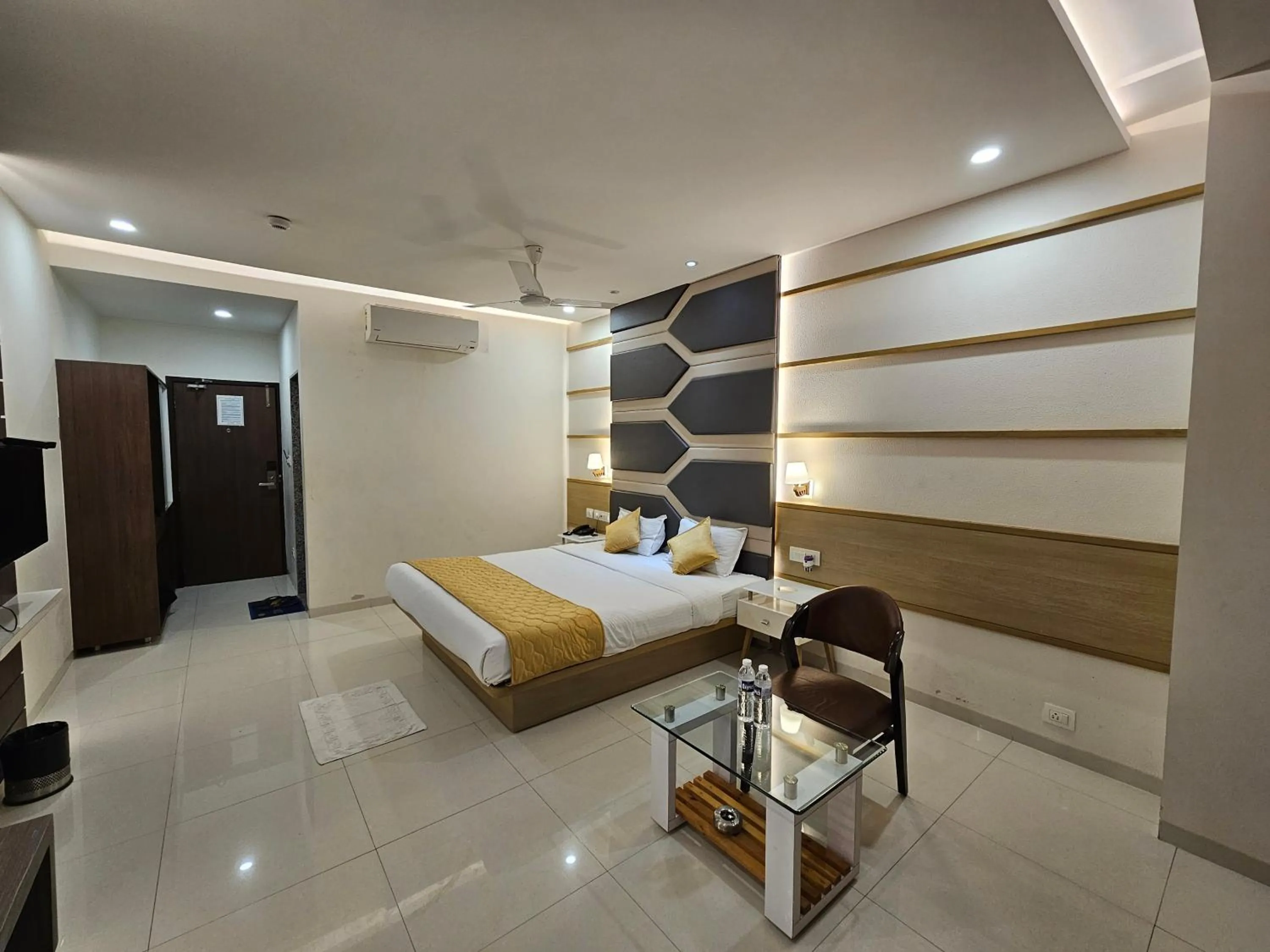 Photo of the whole room, Bed in Hotel Grand Darshan Vadodara