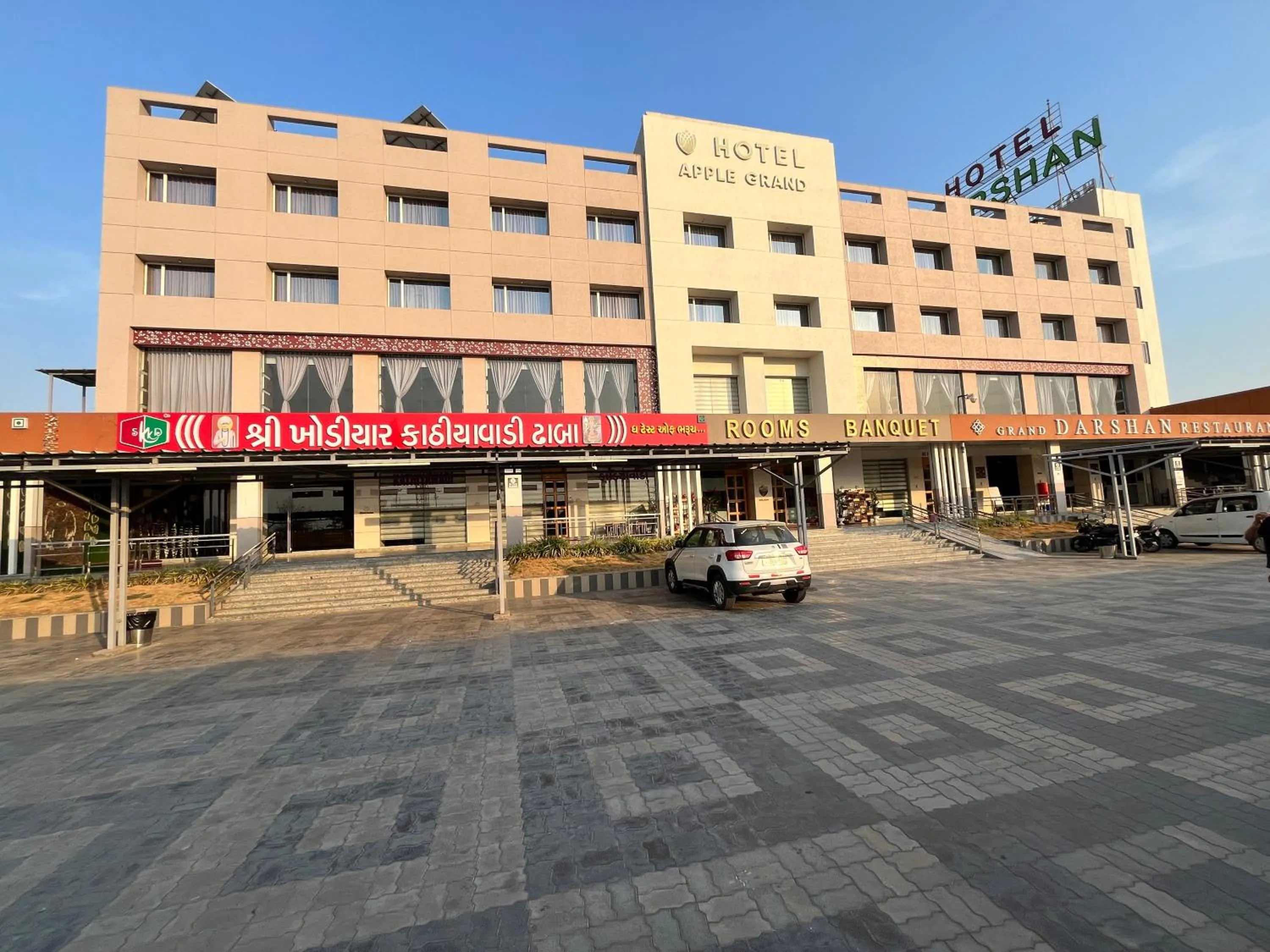 Facade/entrance in Hotel Grand Darshan Vadodara