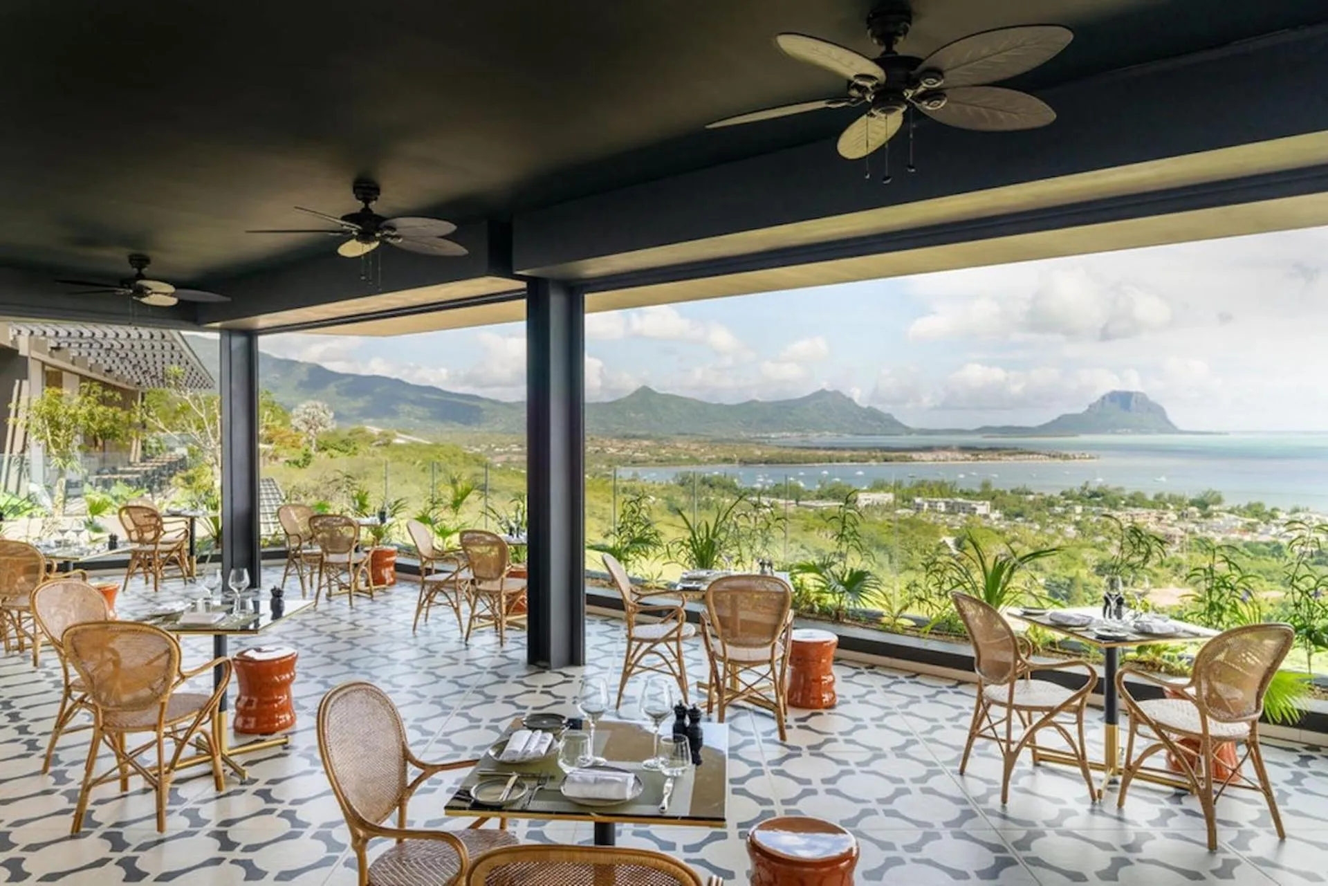 Restaurant/places to eat in Legend Hill Residences and Spa