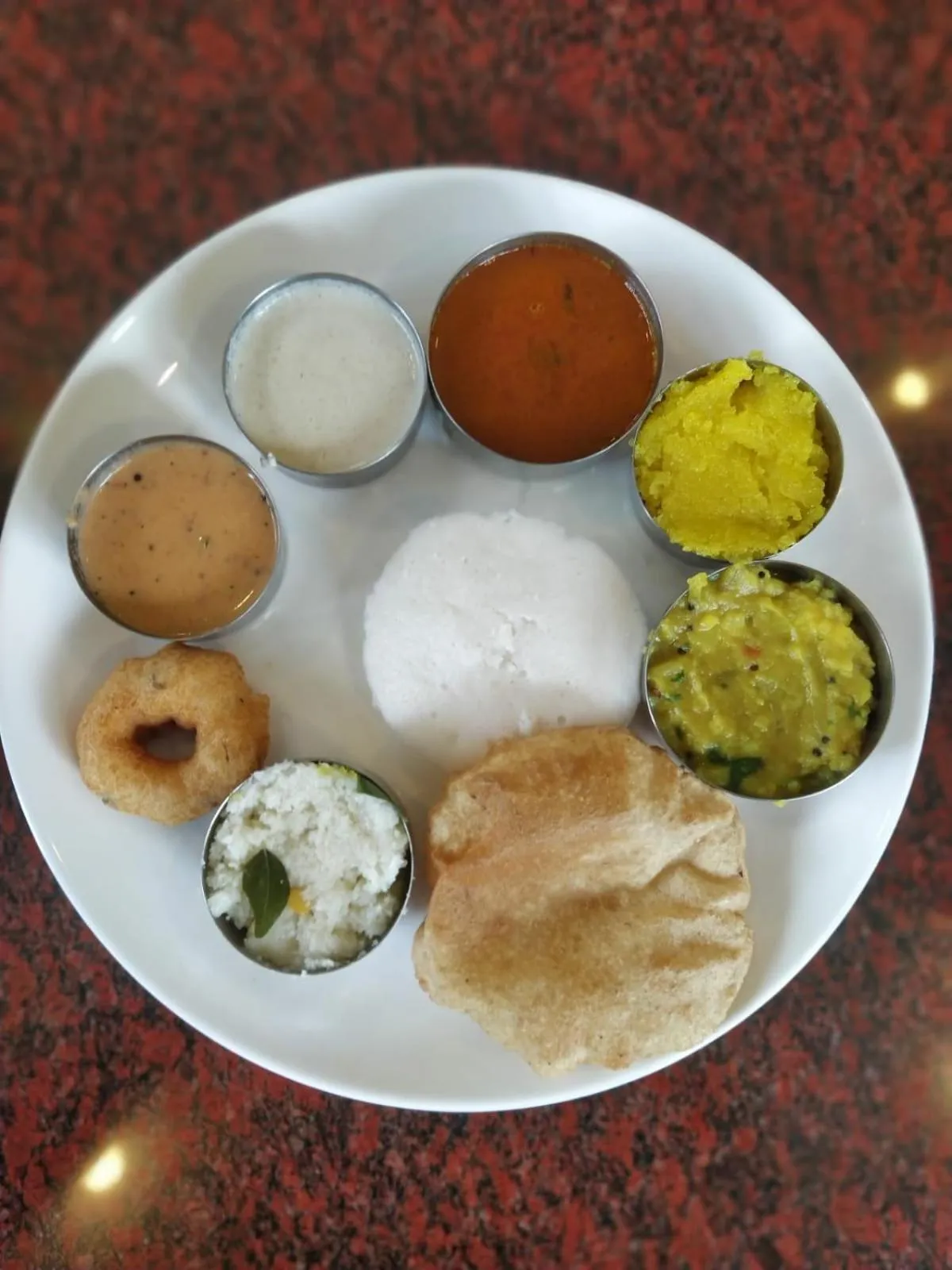 Restaurant/places to eat in Ramraj Resort