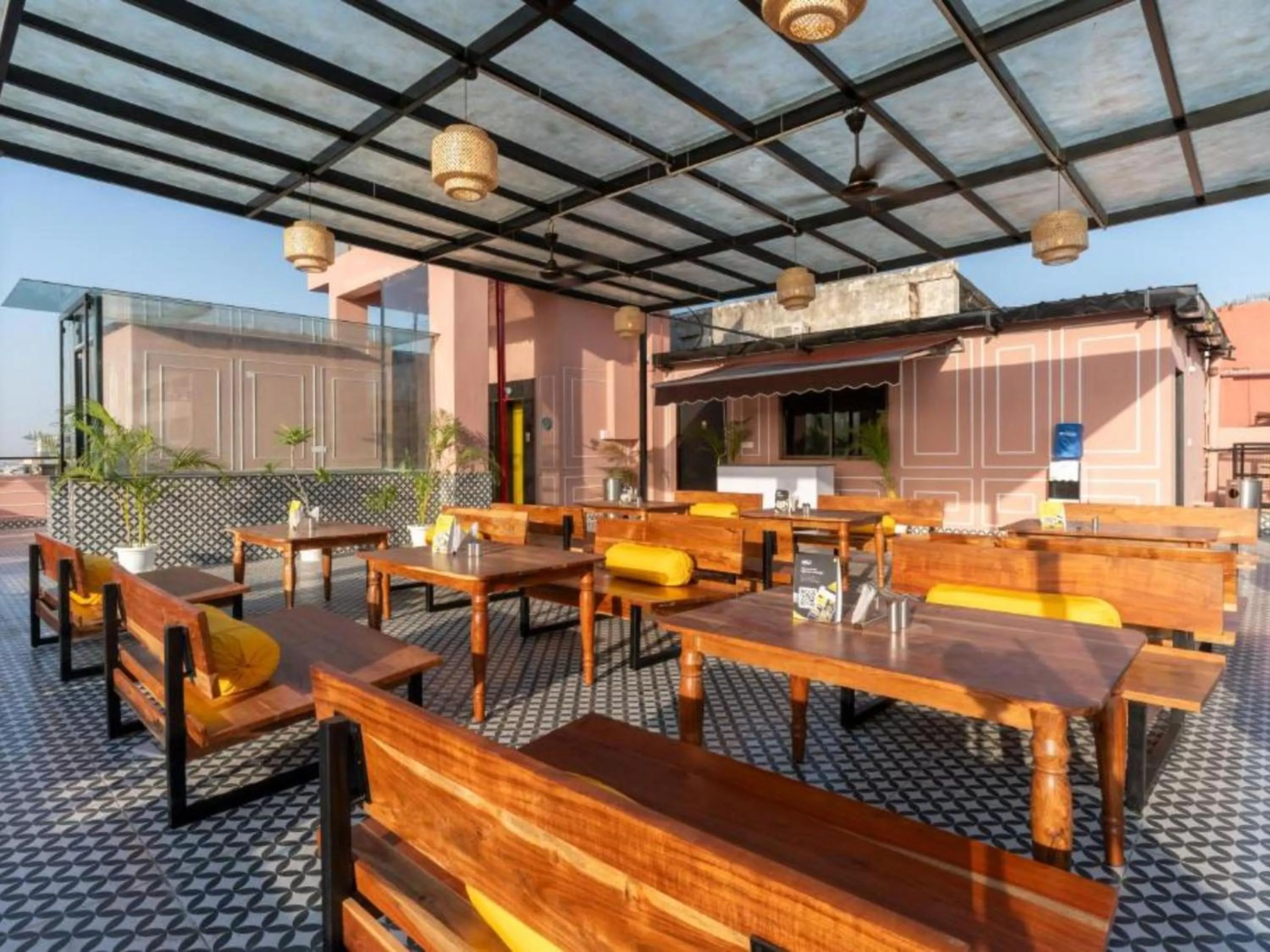 Restaurant/places to eat in The Hosteller Jaipur, MI Road