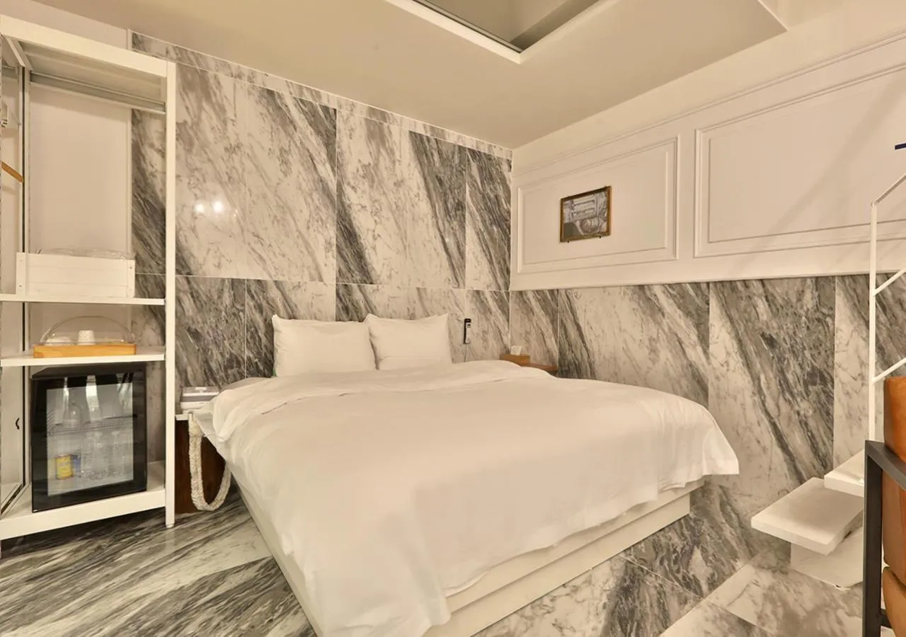 Bed in February Hotel Gimhae