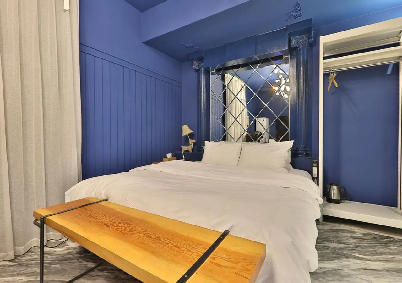 Bed in February Hotel Gimhae