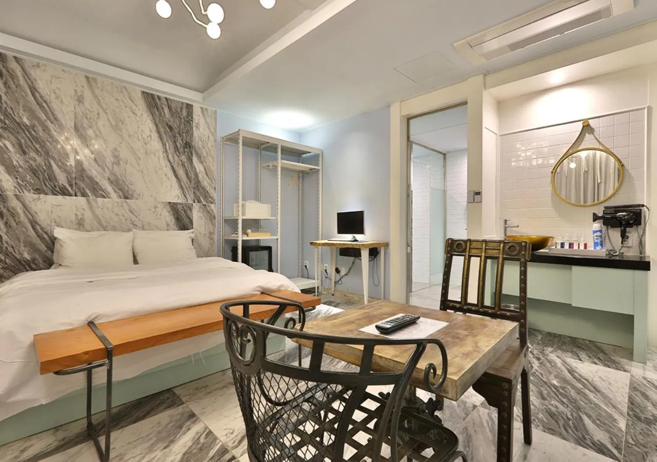 February Hotel Gimhae