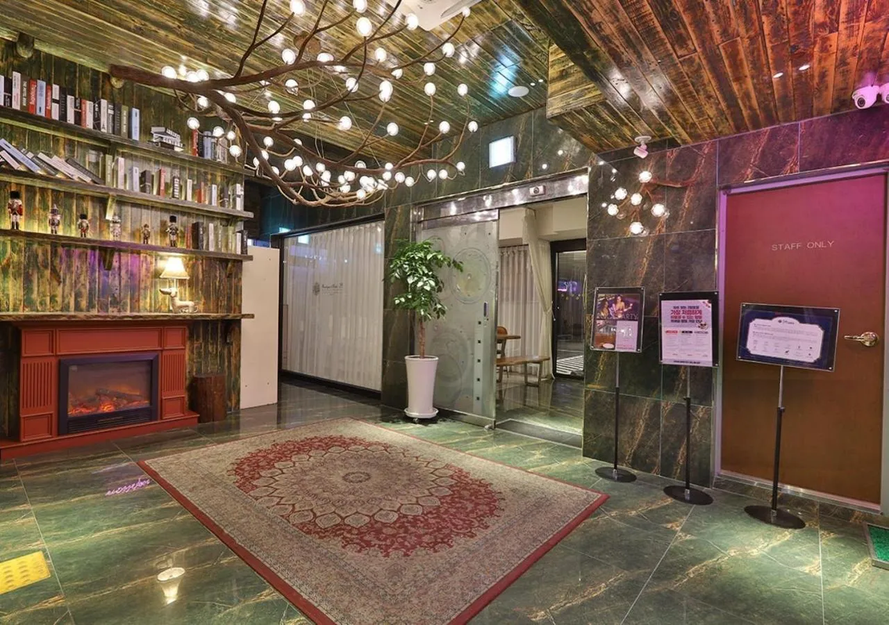 February Hotel Gimhae