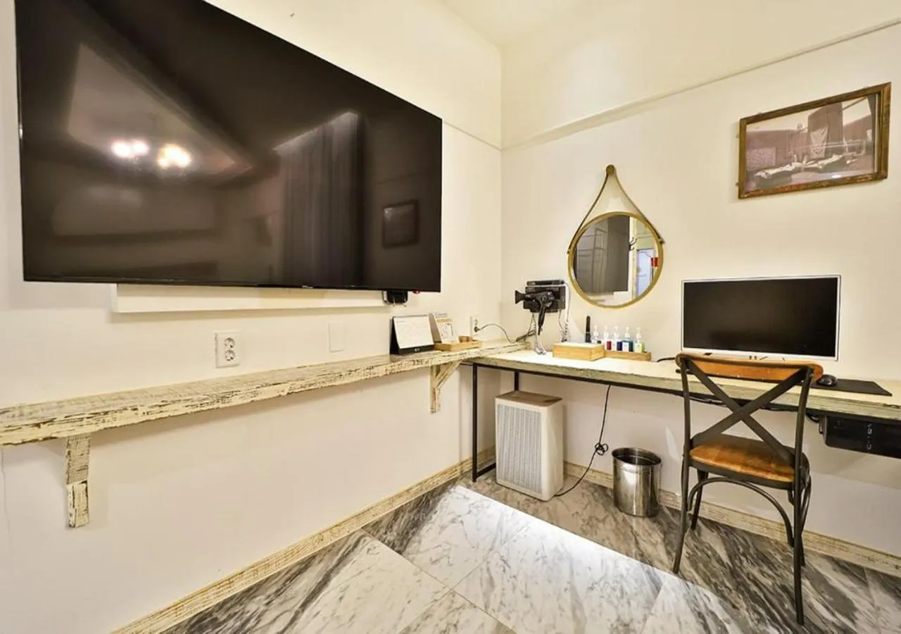 February Hotel Gimhae