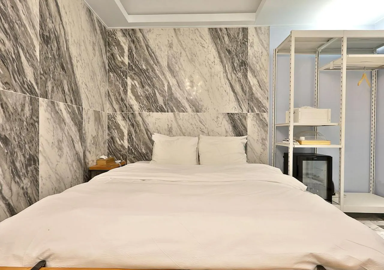 Bed in February Hotel Gimhae