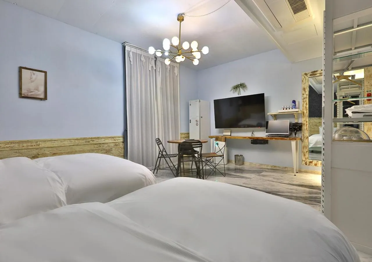 Bed in February Hotel Gimhae