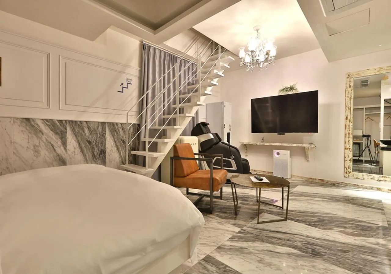 February Hotel Gimhae