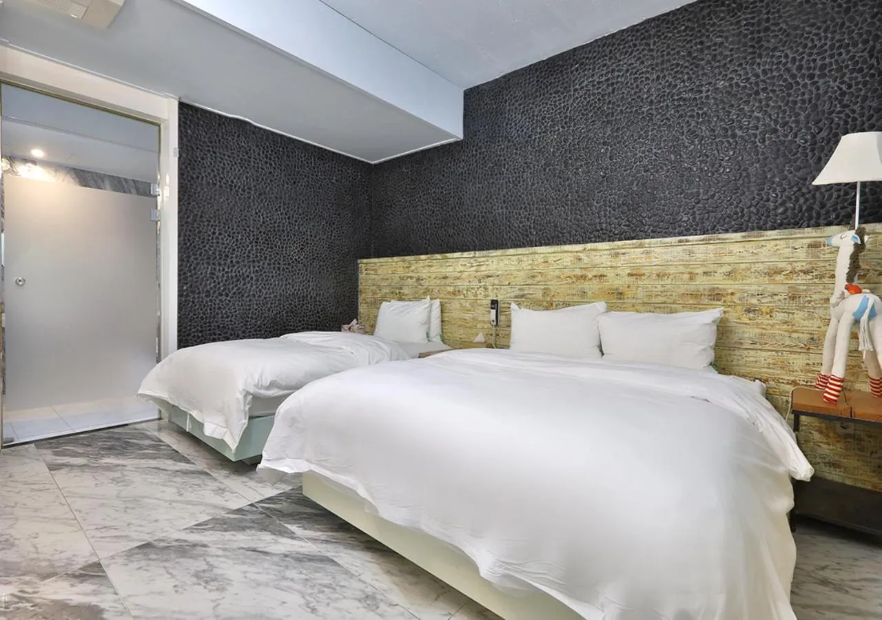 Bed in February Hotel Gimhae