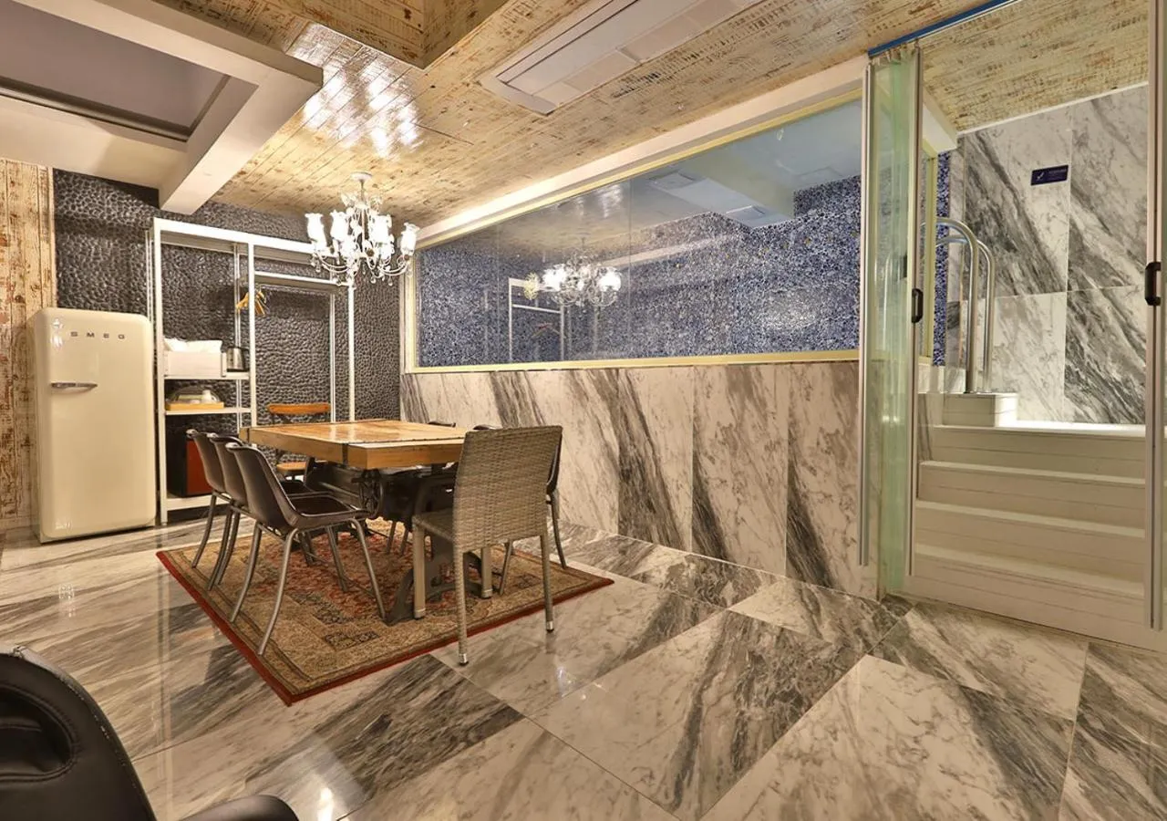 February Hotel Gimhae