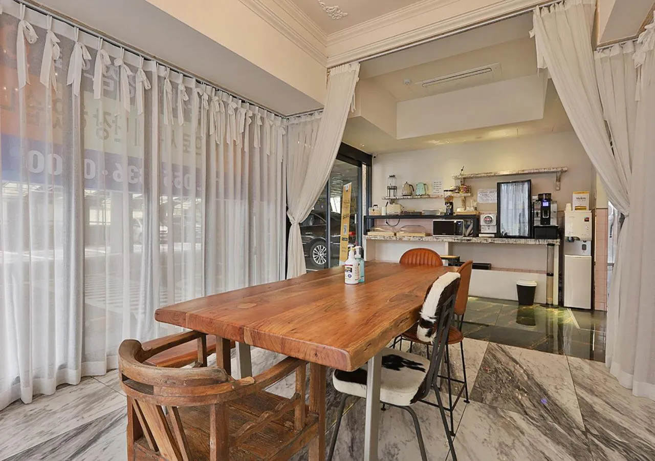 February Hotel Gimhae